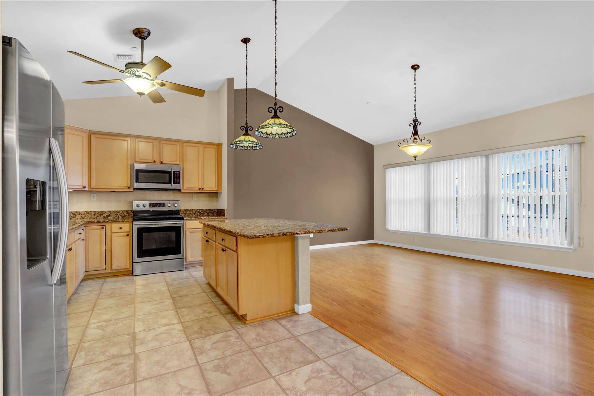Lindenhurst, NY 11757,606 Narragansett Villas DR #606