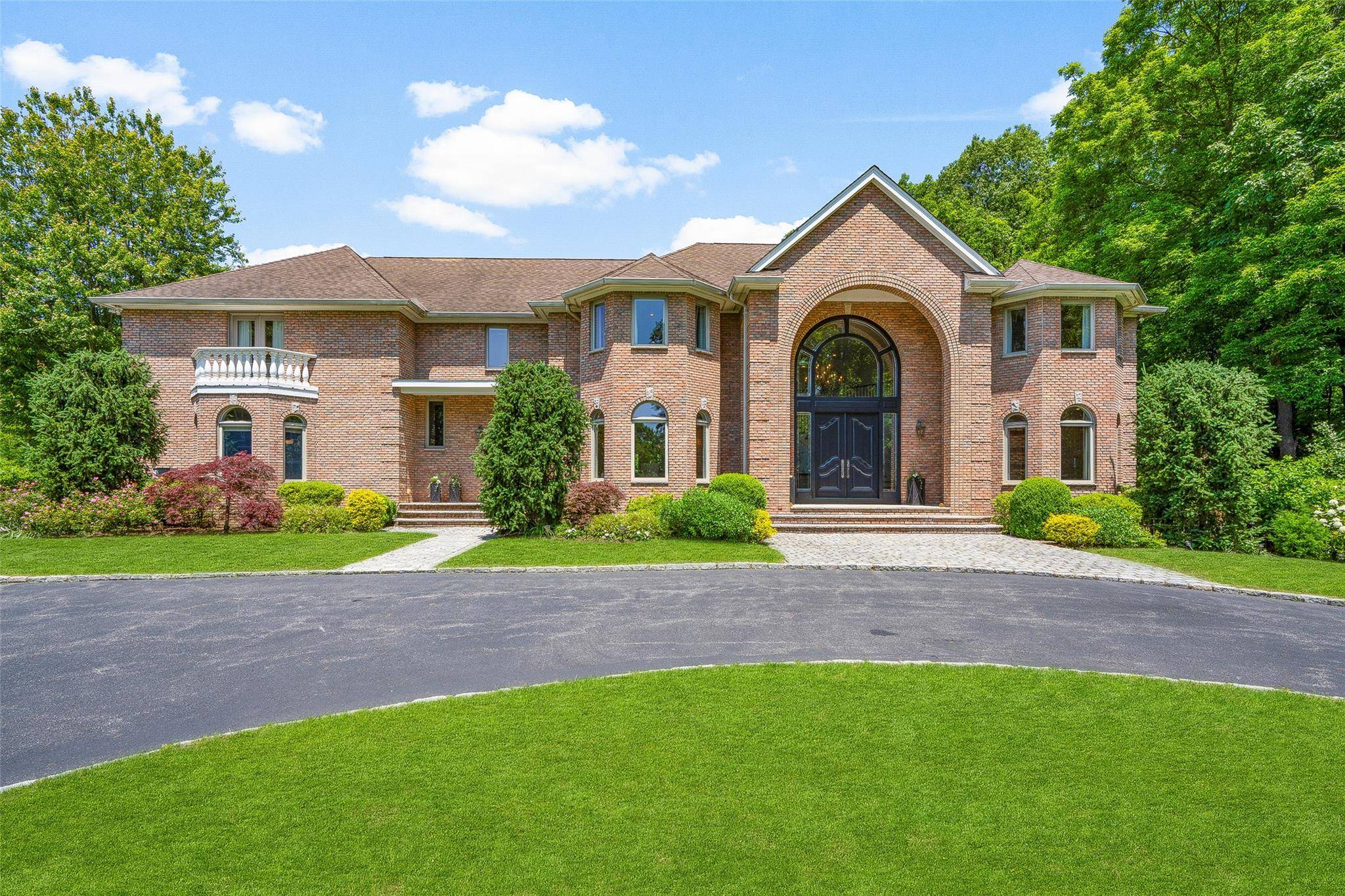 West Harrison, NY 10604,9 Oak Ridge CT
