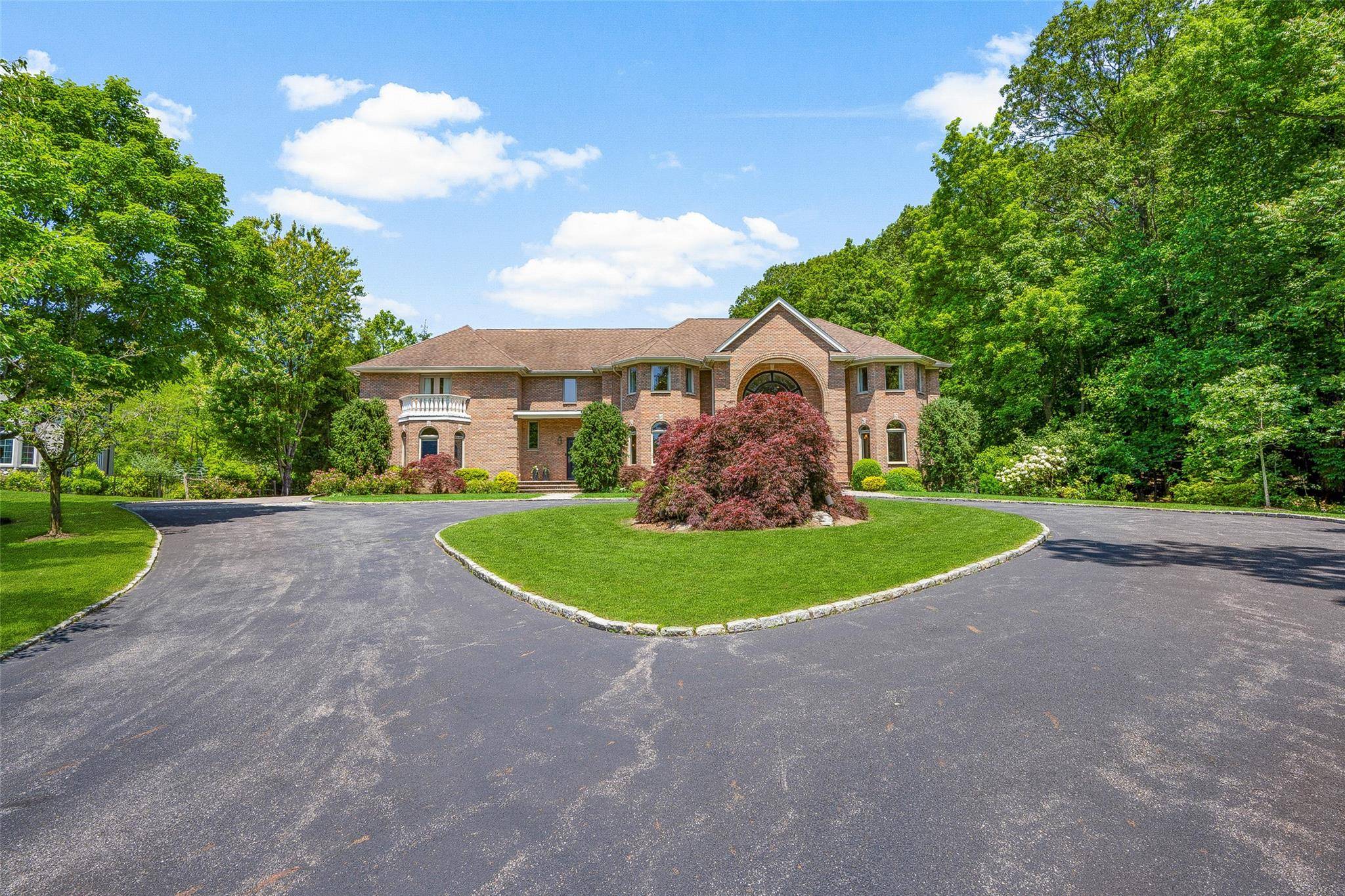 West Harrison, NY 10604,9 Oak Ridge CT
