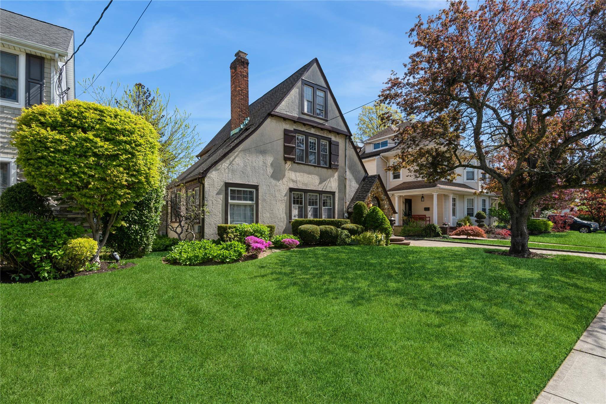 Rockville Centre, NY 11570,21 Varick CT