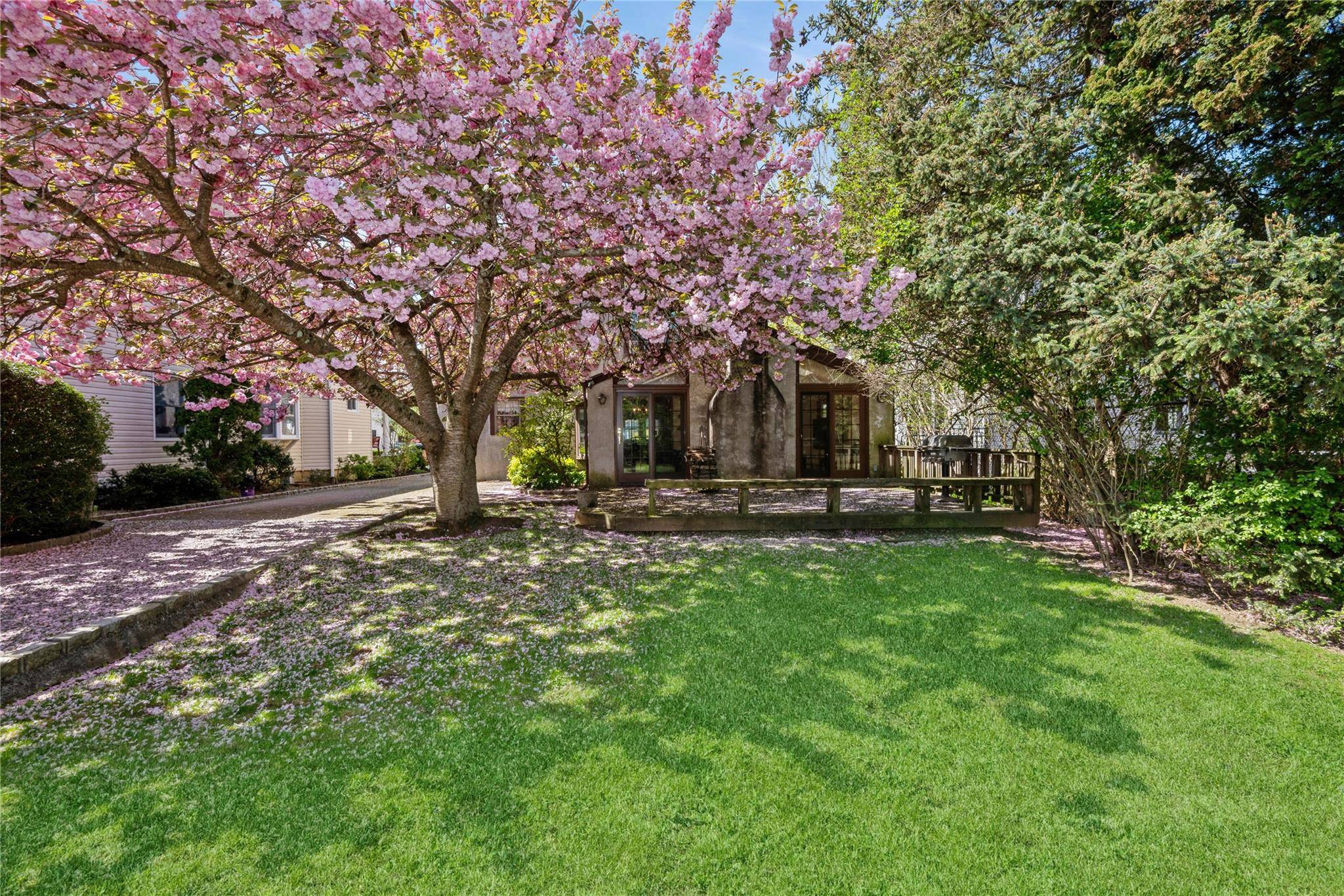 Rockville Centre, NY 11570,21 Varick CT