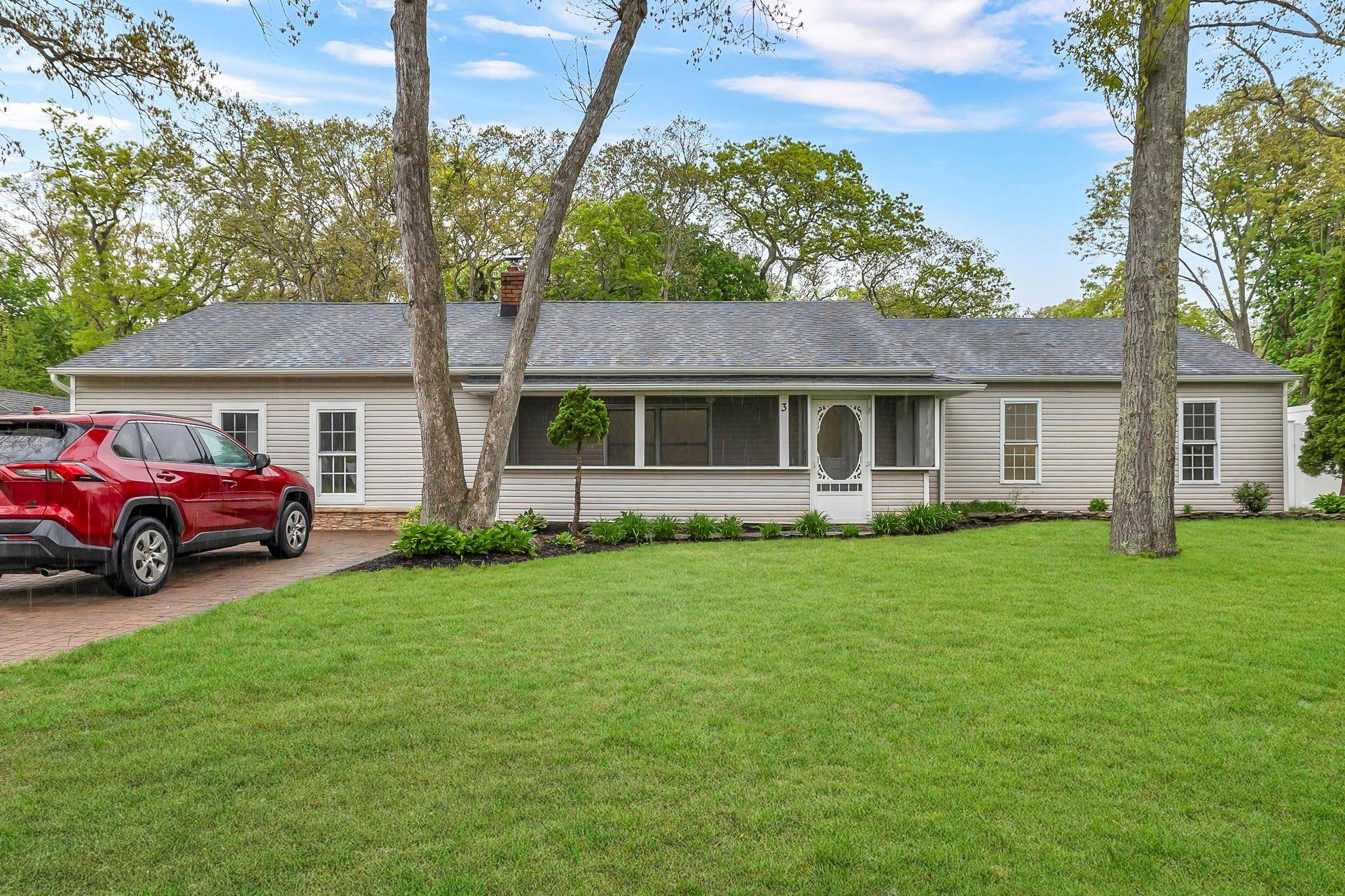 Islip, NY 11755,3 Russet LN