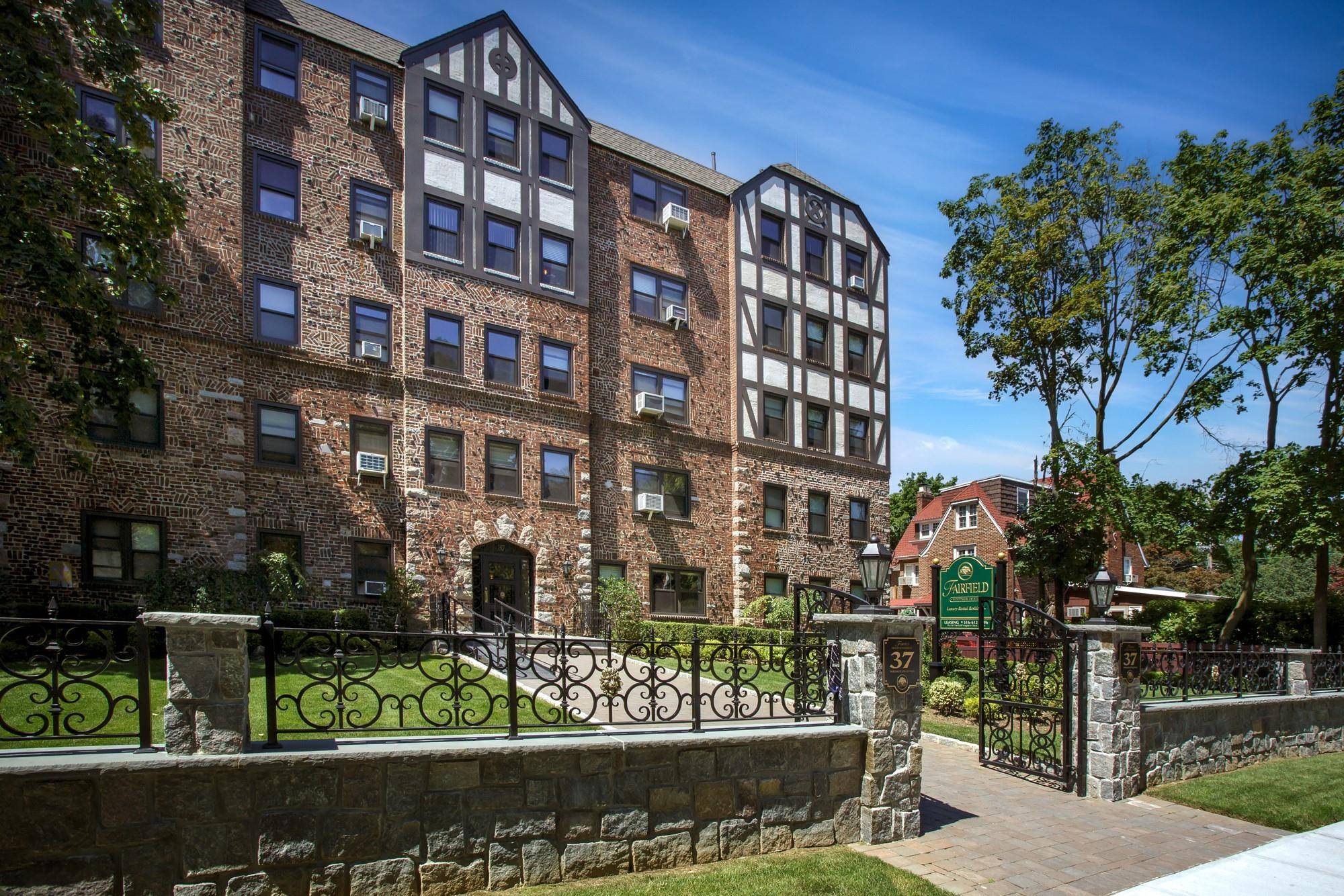 Woodmere, NY 11598,37 Woodmere BLVD #4d
