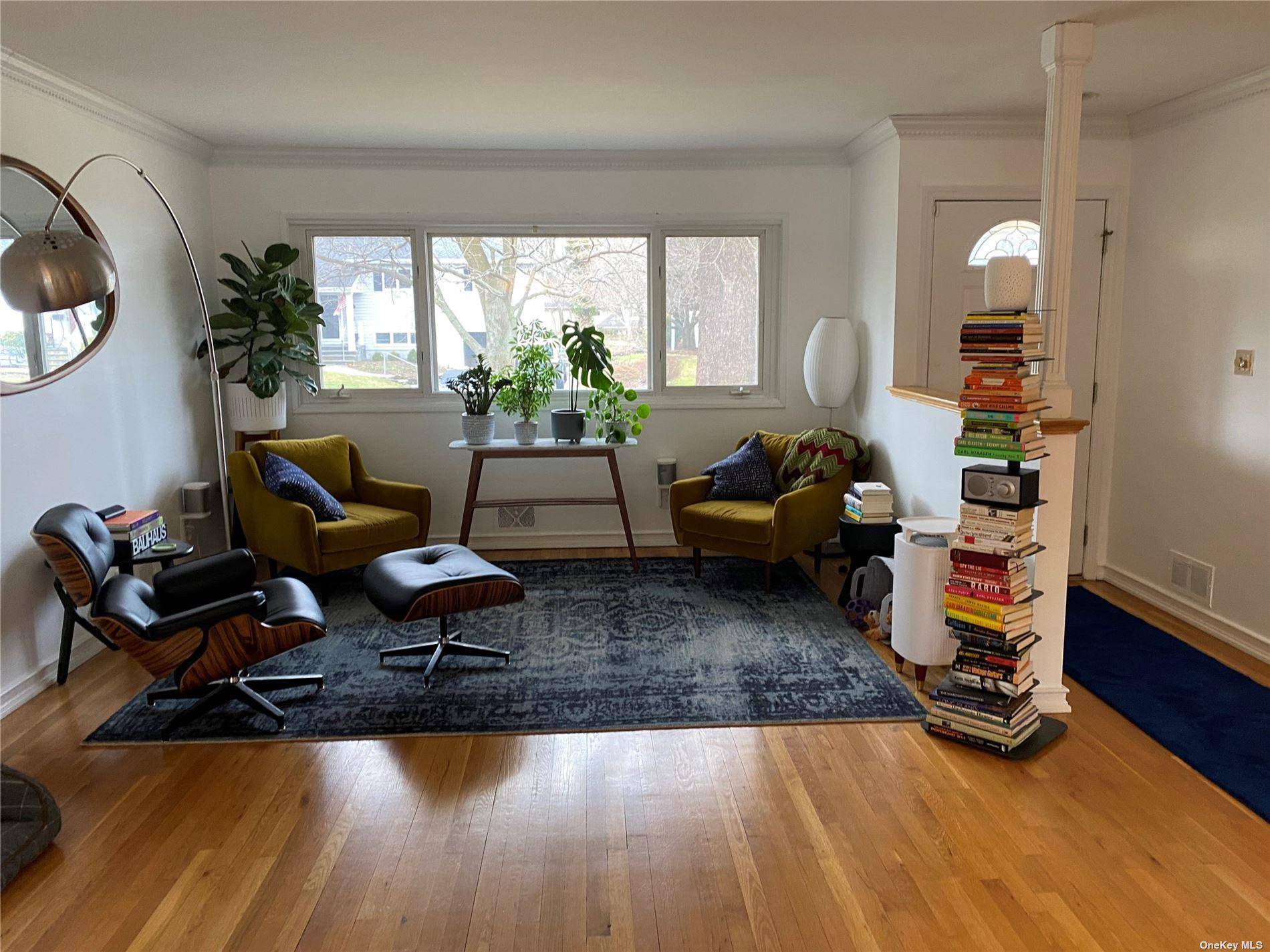 Huntington, NY 11743,23 Duncan LN
