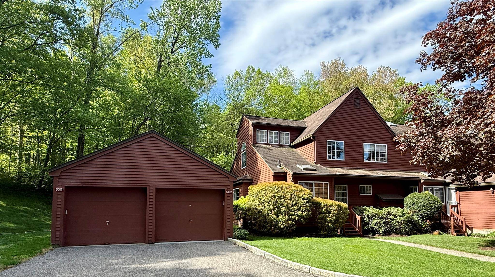 Brewster, NY 10509,401 Autumn LN