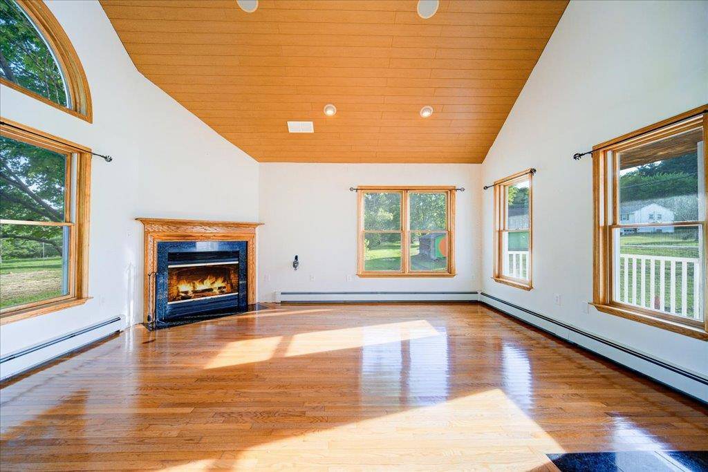 New Paltz, NY 12561,144 S Ohioville RD