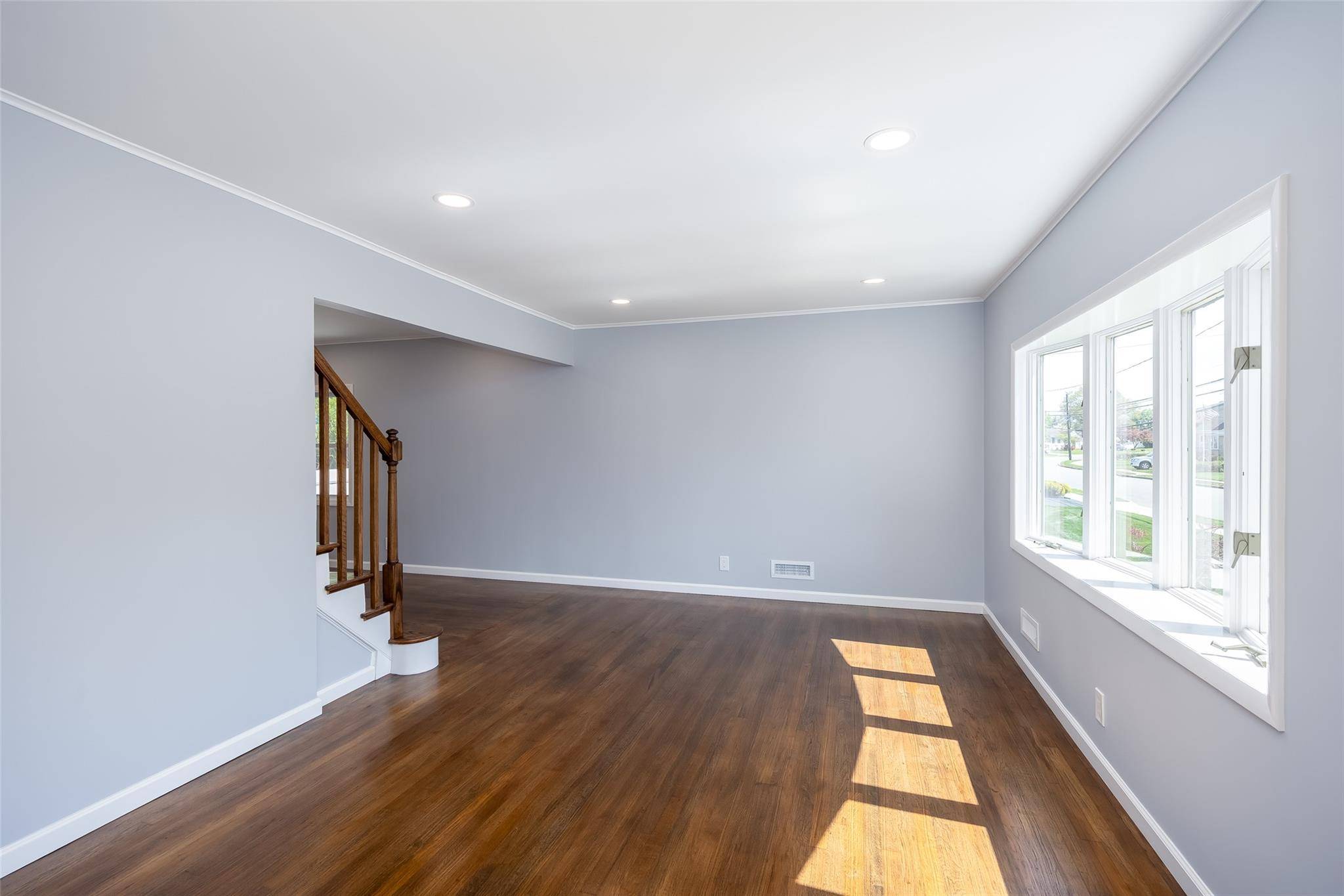 Farmingdale, NY 11735,23 Barbara DR