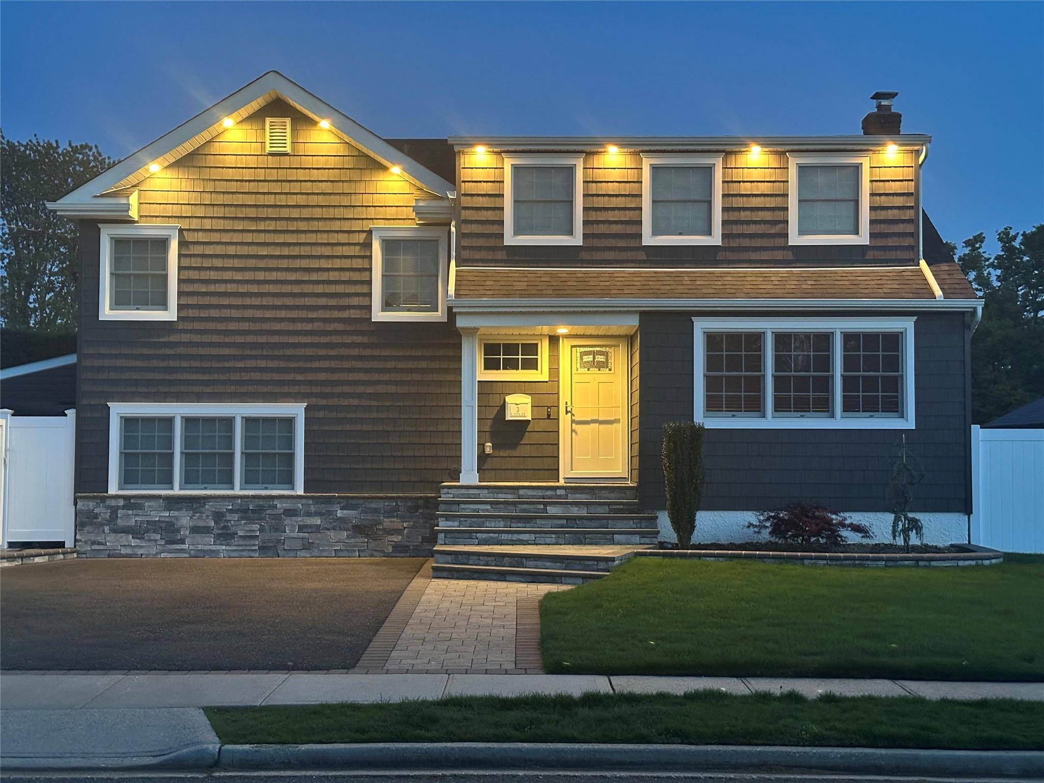 Massapequa, NY 11758,3 N Utica AVE