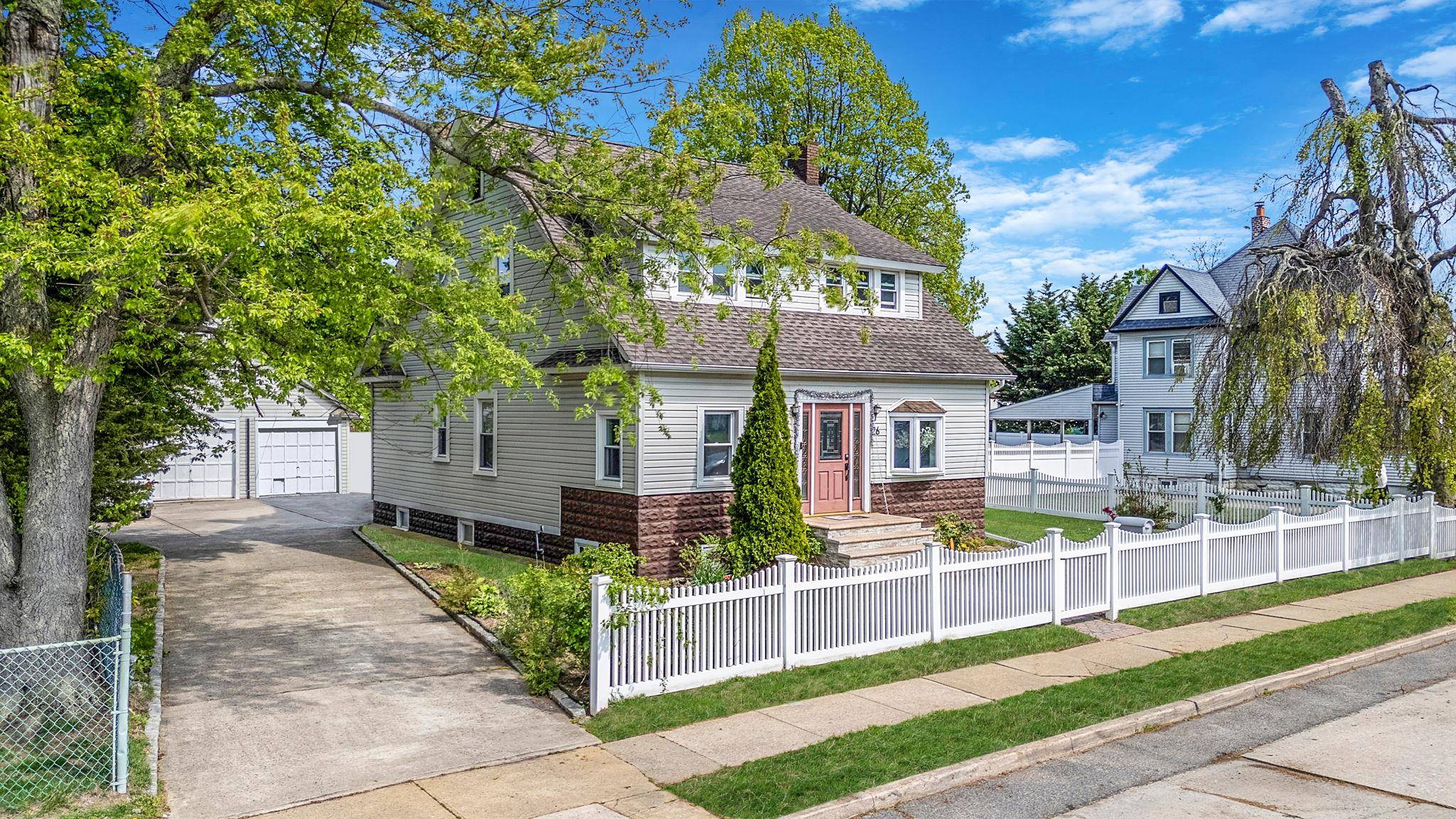 Freeport, NY 11520,26 Rosedale AVE