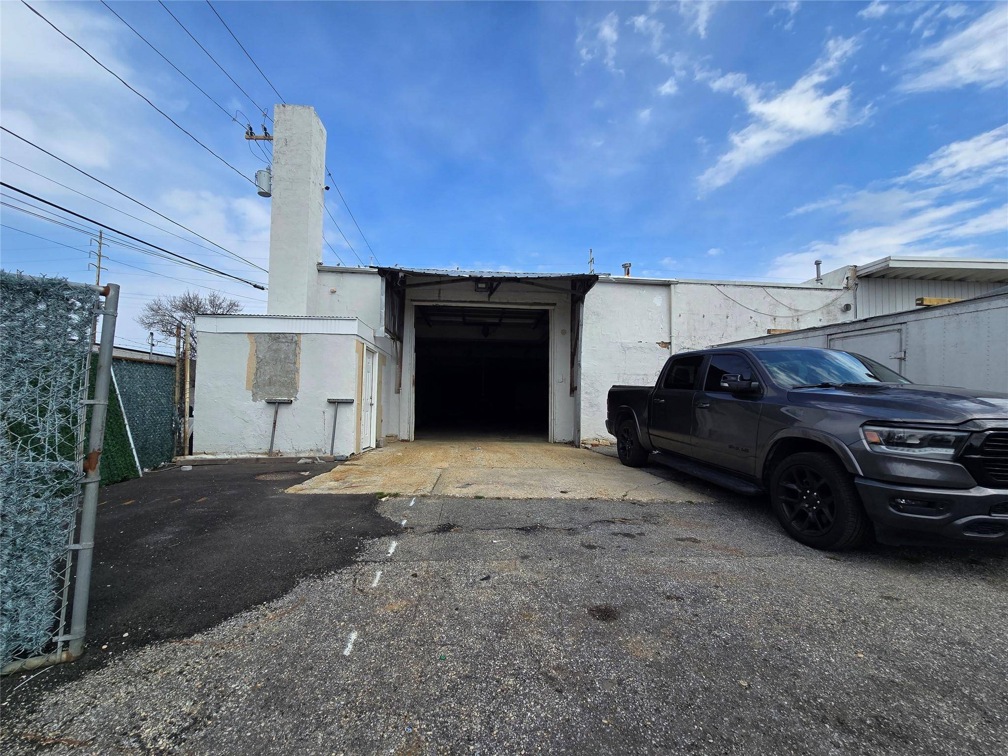 Copiague, NY 11726,40 Railroad AVE