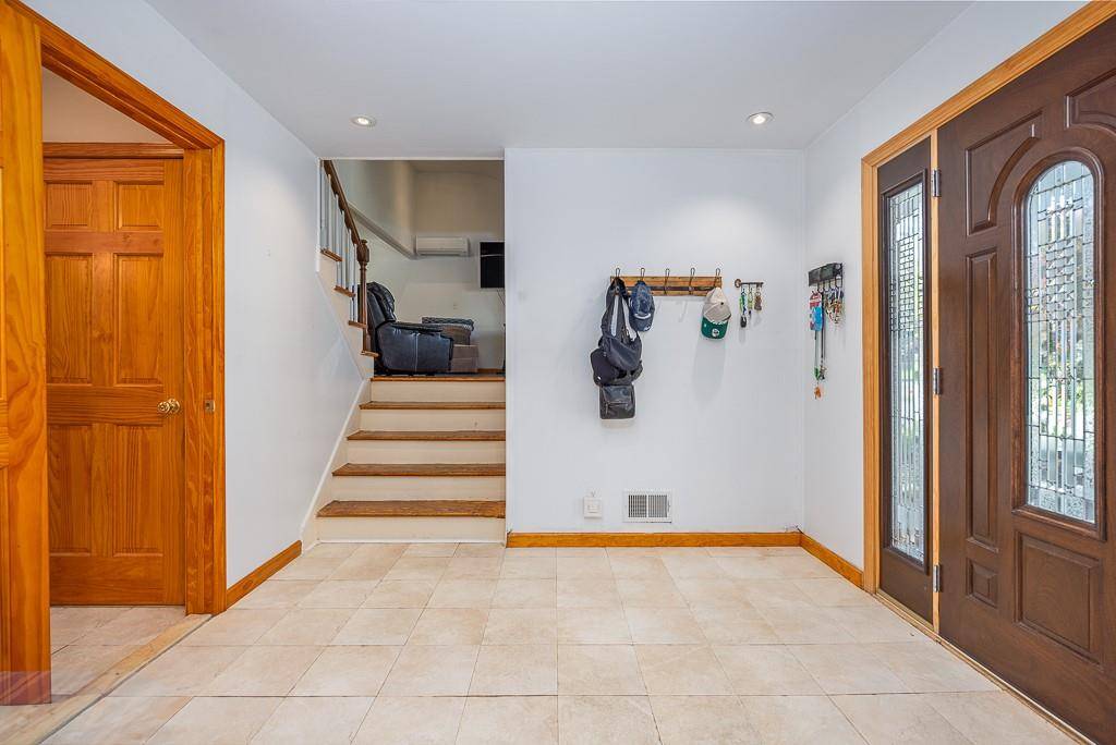 Pearl River, NY 10965,28 Strawberry PL