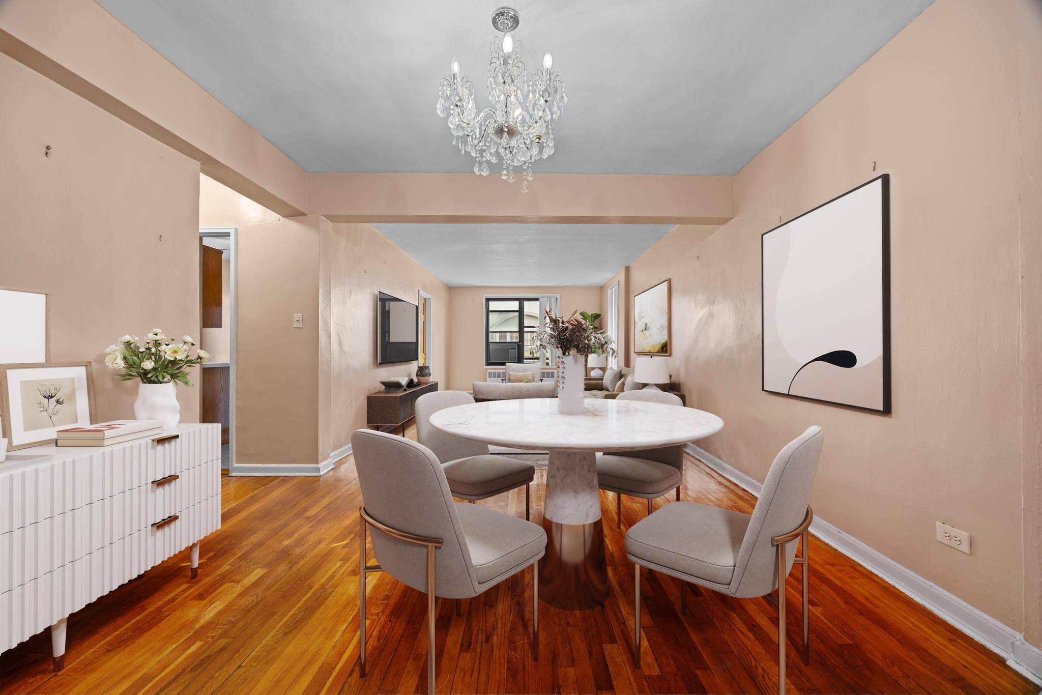 Briarwood, NY 11435,84-01 Main ST #716