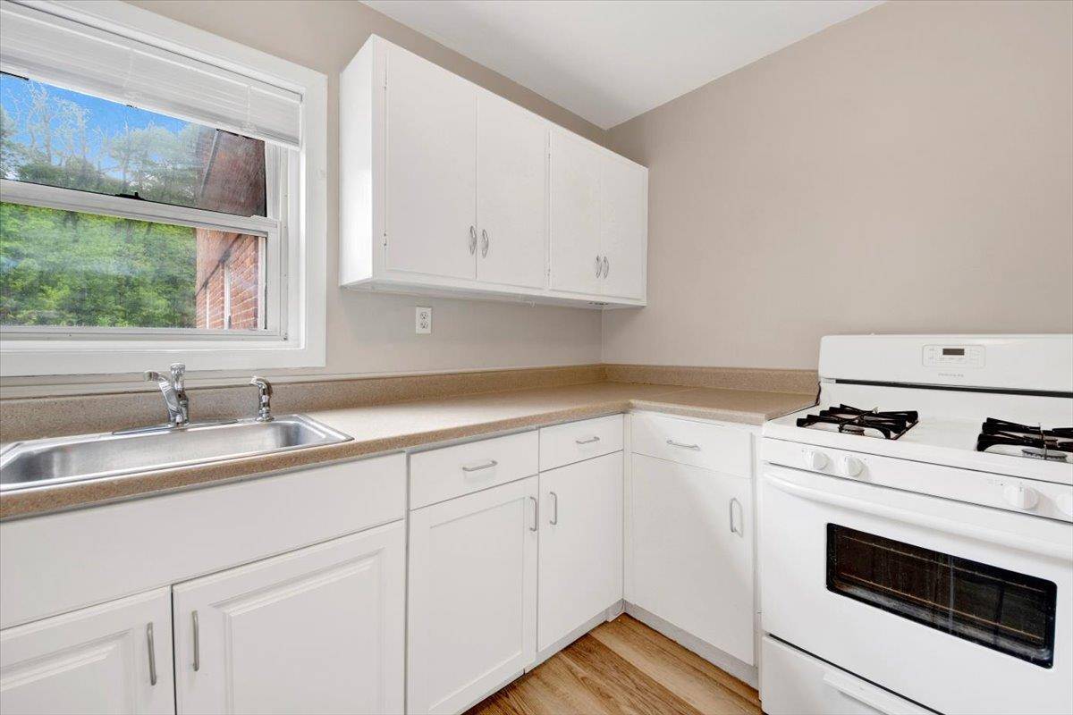 Tarrytown, NY 10591,330 S Broadway ##E10