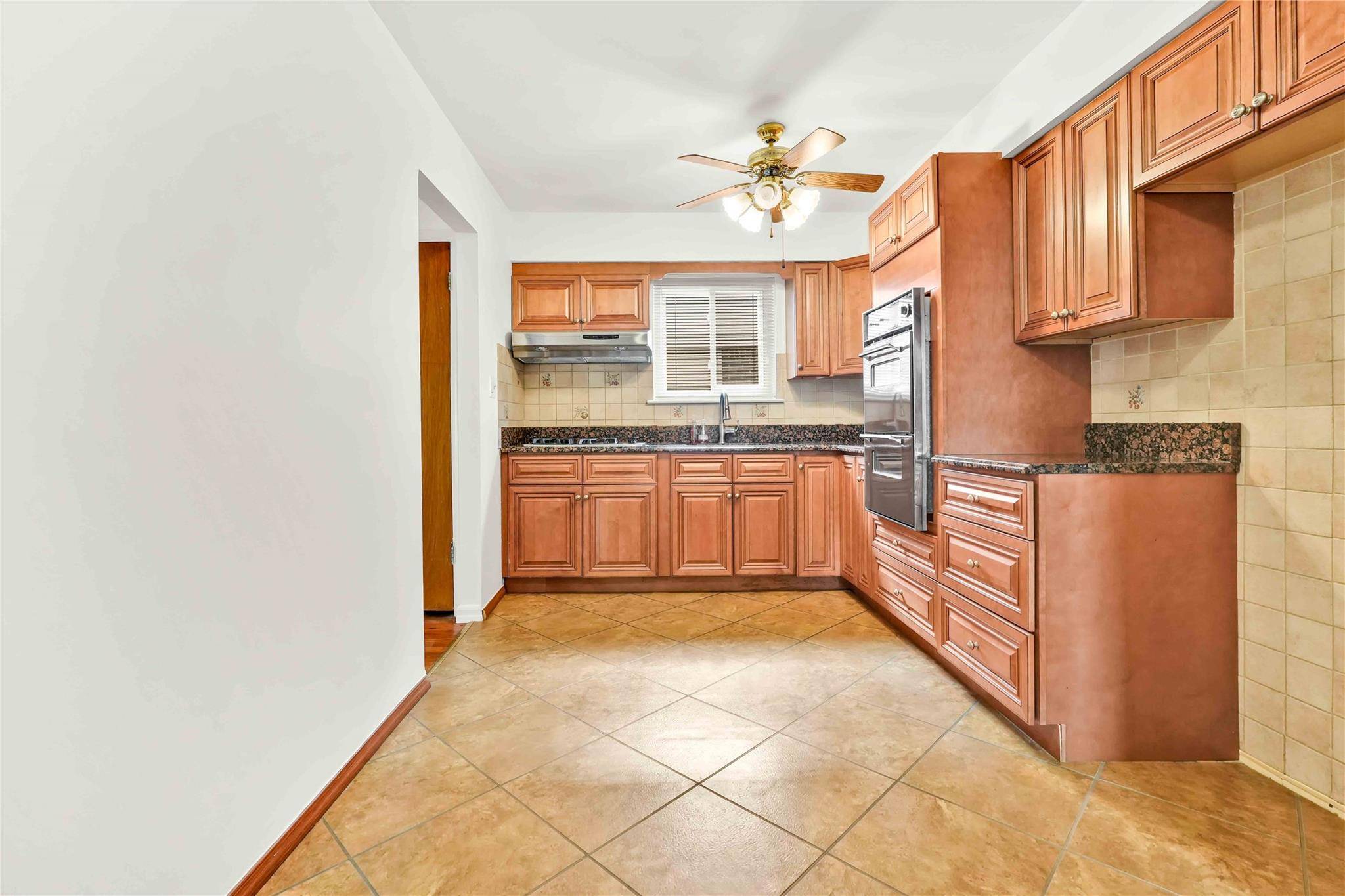 Flushing, NY 11354,146-24 27th AVE