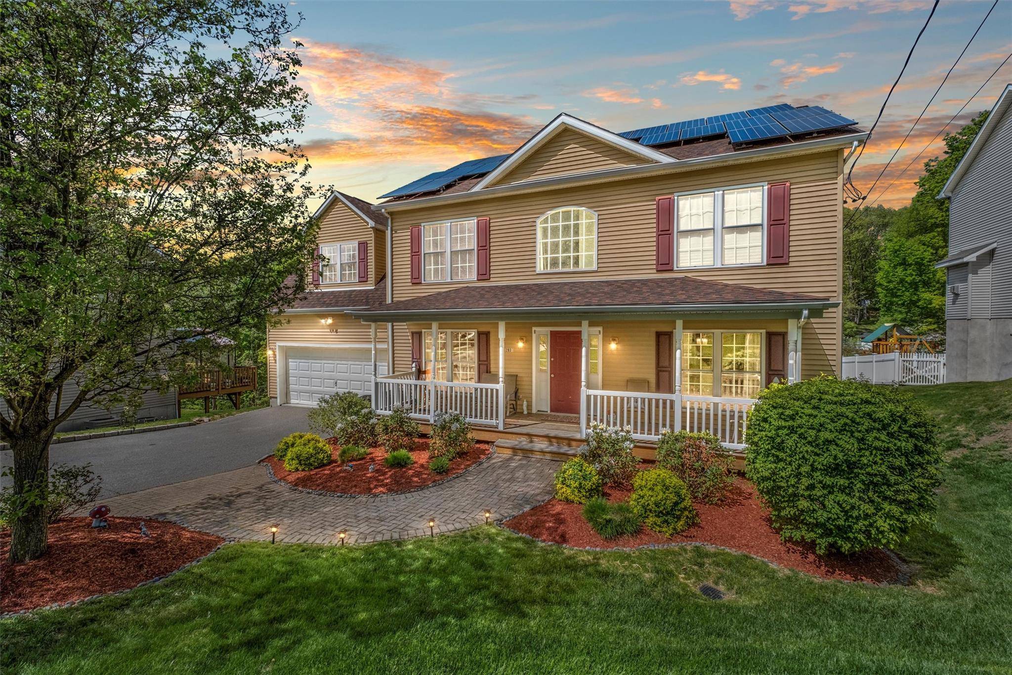 Peekskill, NY 10566,2039 Oakwood DR