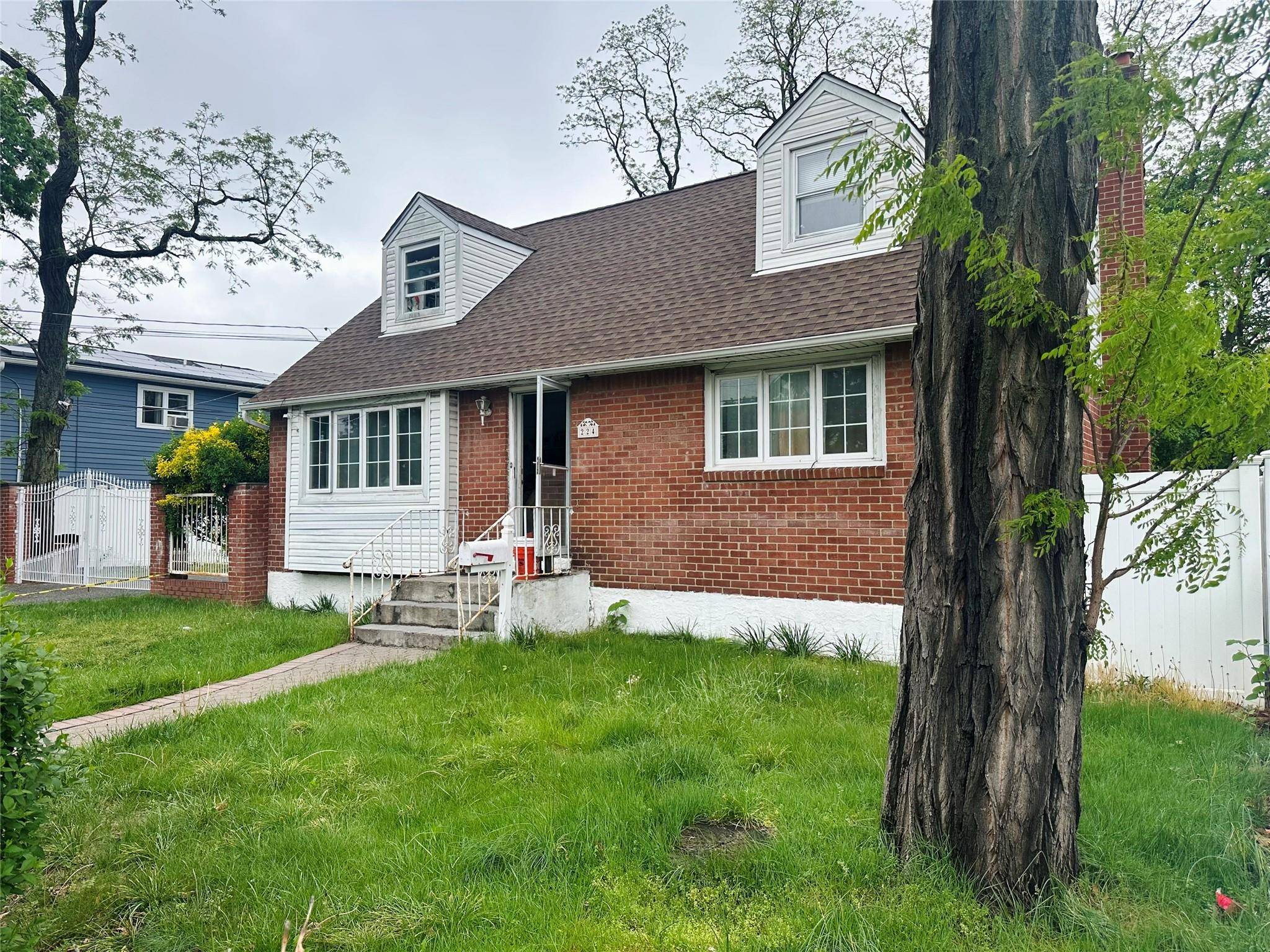 Roosevelt, NY 11575,224 Park AVE