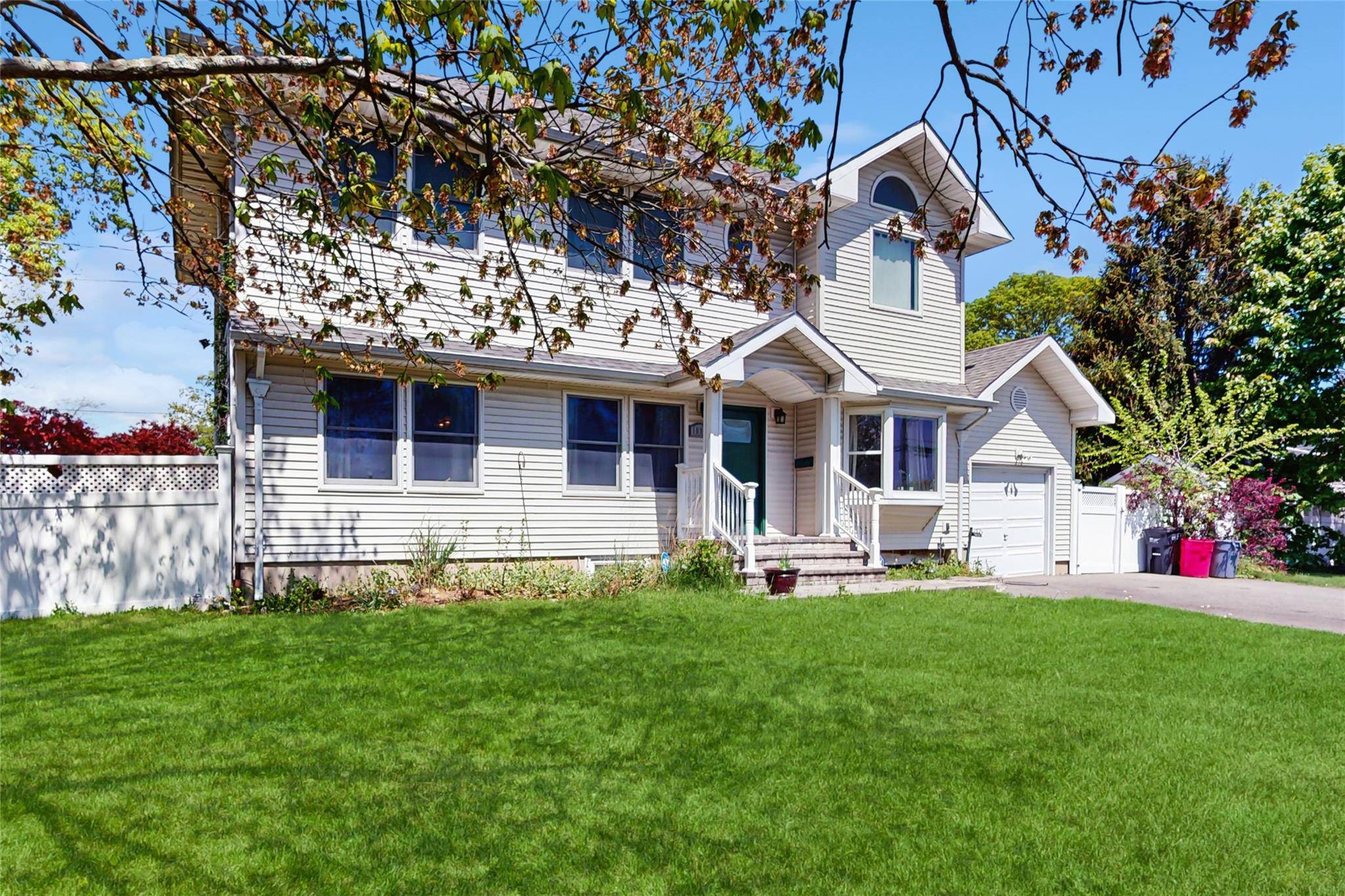 Brentwood, NY 11717,1079 Candlewood RD