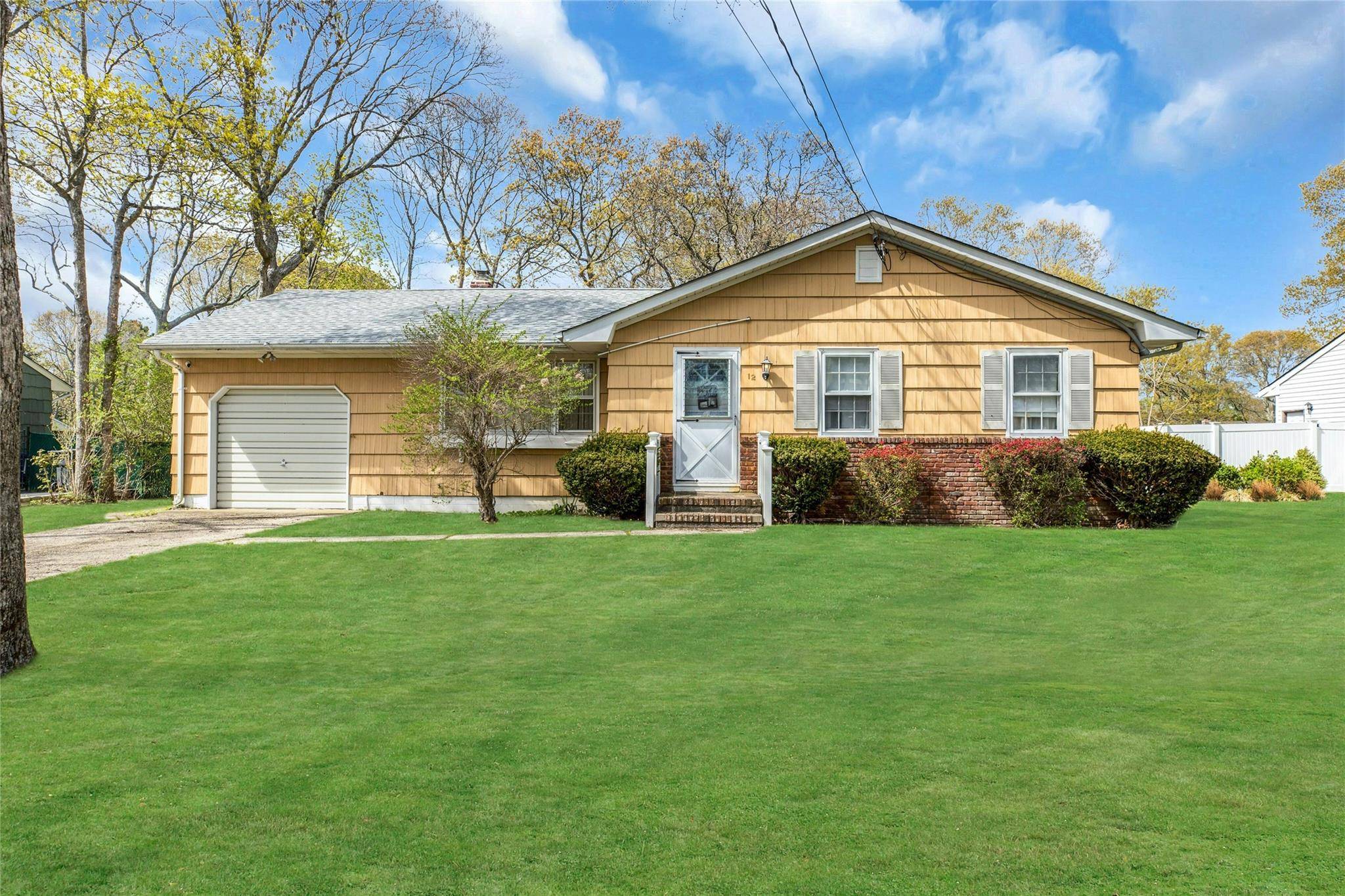 Hampton Bays, NY 11946,12 Harvard DR