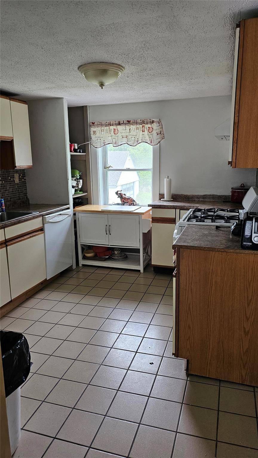 Washingtonville, NY 10992,2749 Route 94