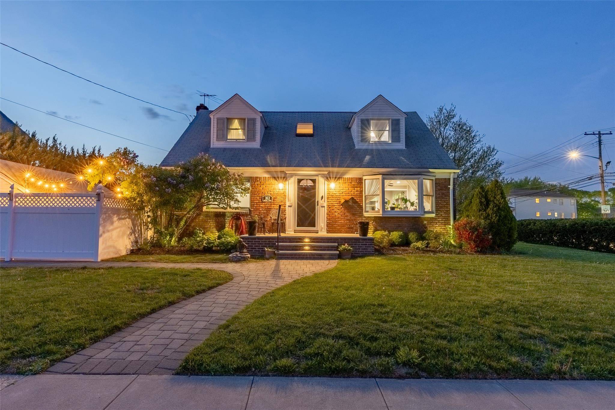 Oceanside, NY 11572,163 Bellevue AVE