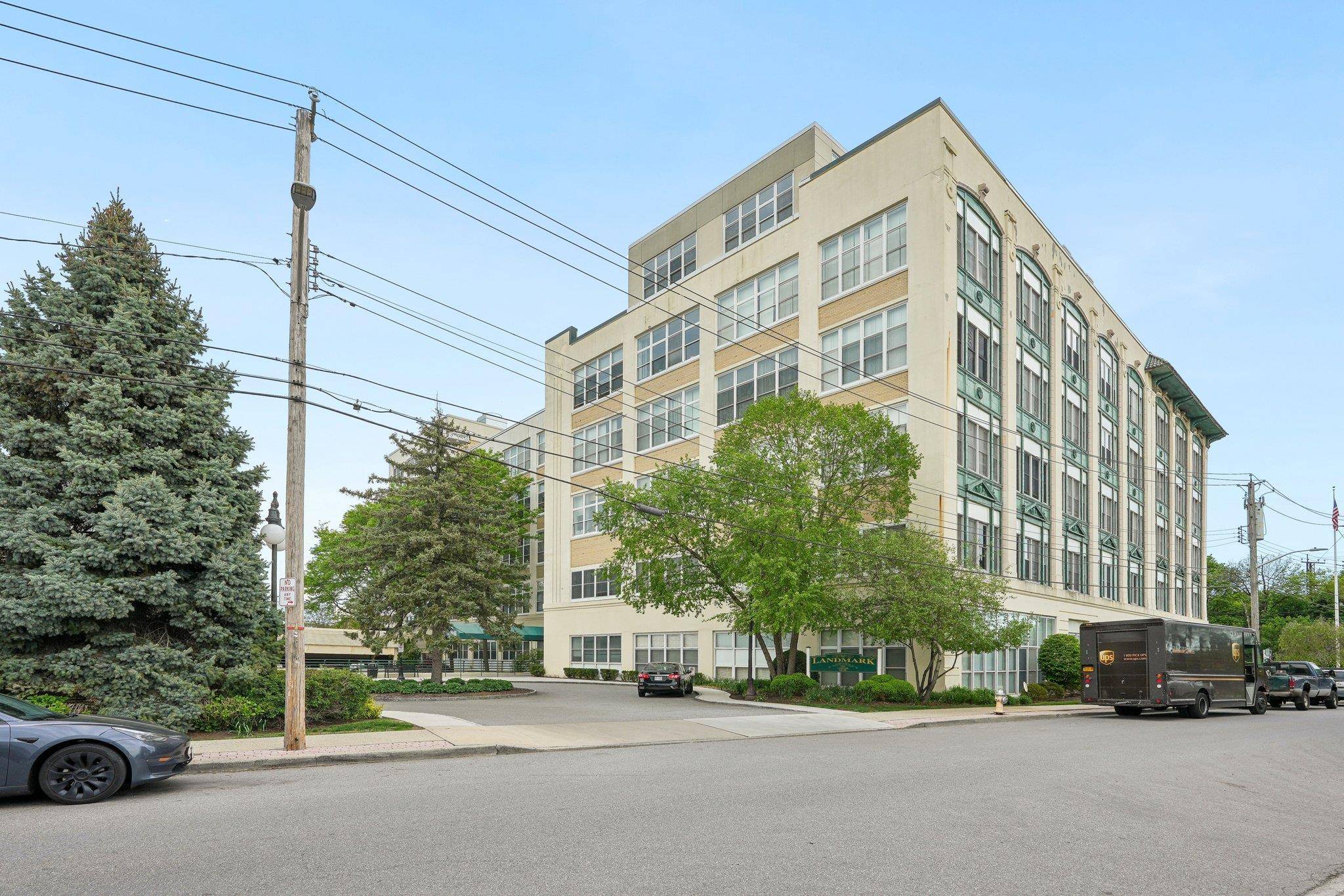 Port Chester, NY 10573,1 Landmark SQ #314