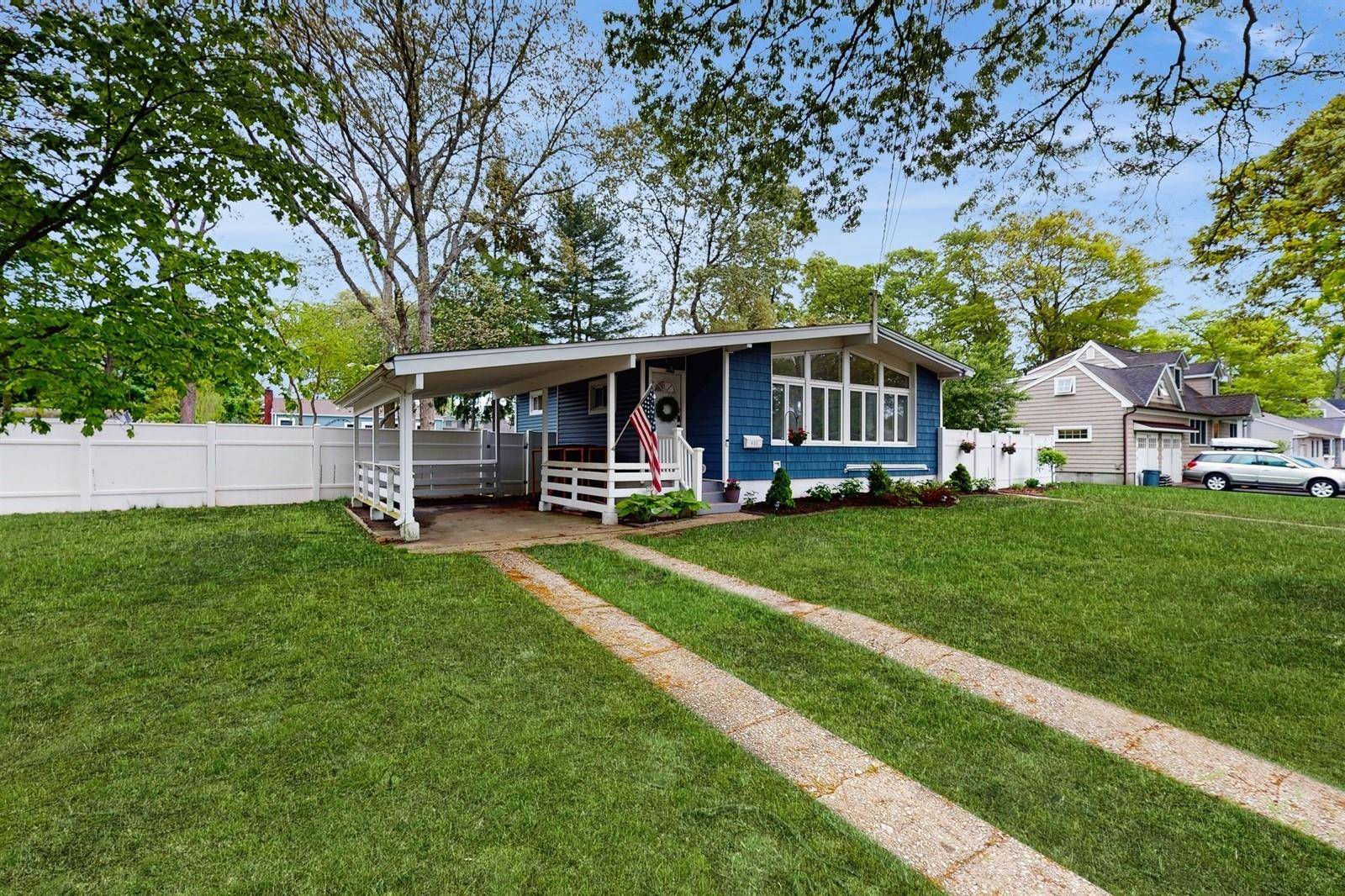 Bayport, NY 11705,431 Renee DR