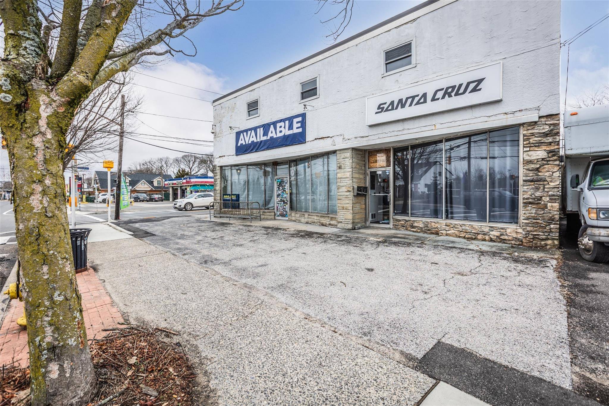 West Islip, NY 11795,213 Higbie LN