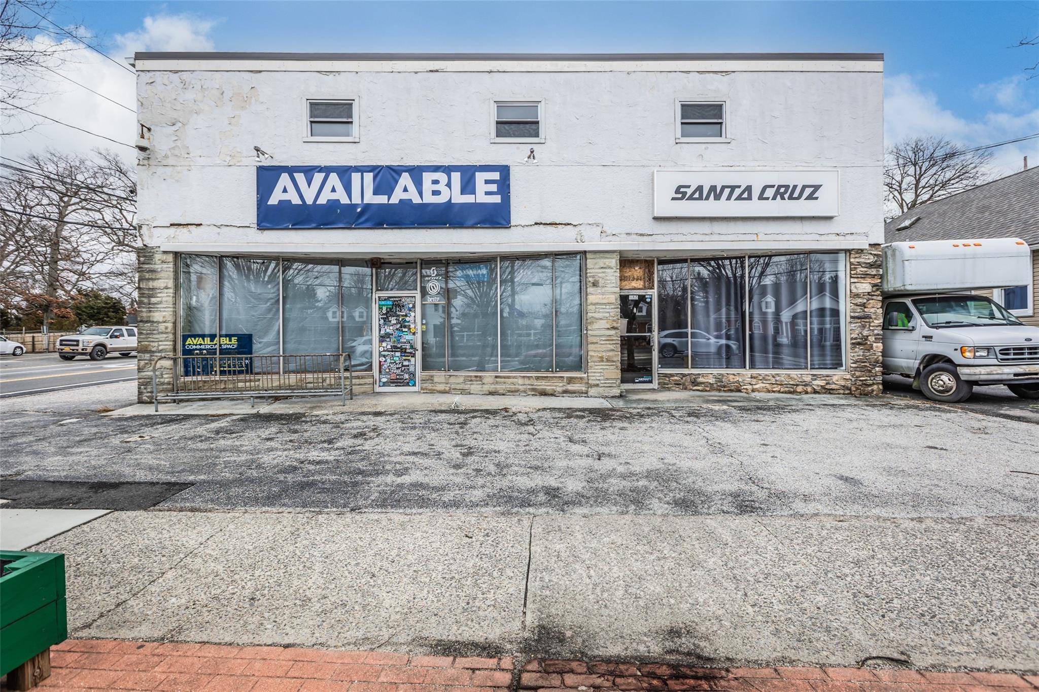 West Islip, NY 11795,213 Higbie LN