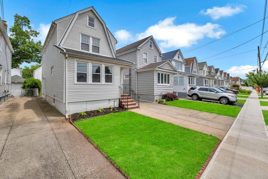 Queens Village, NY 11428,90-21 221st PL