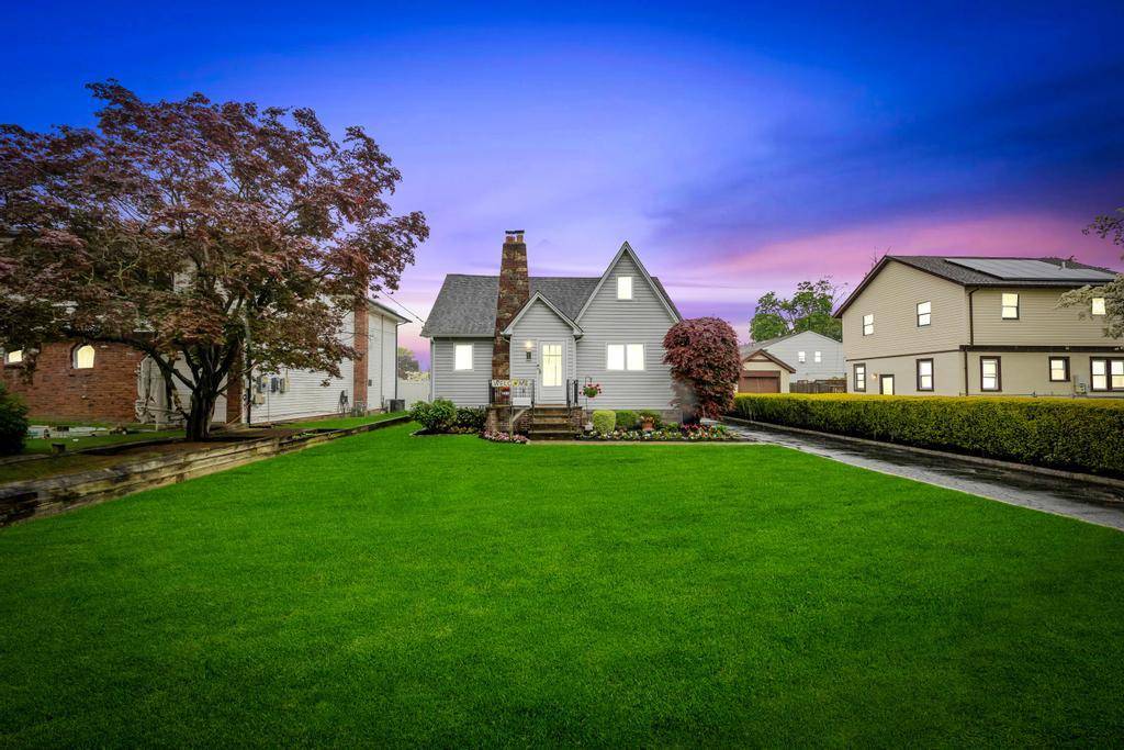 Bethpage, NY 11714,119 Floral AVE