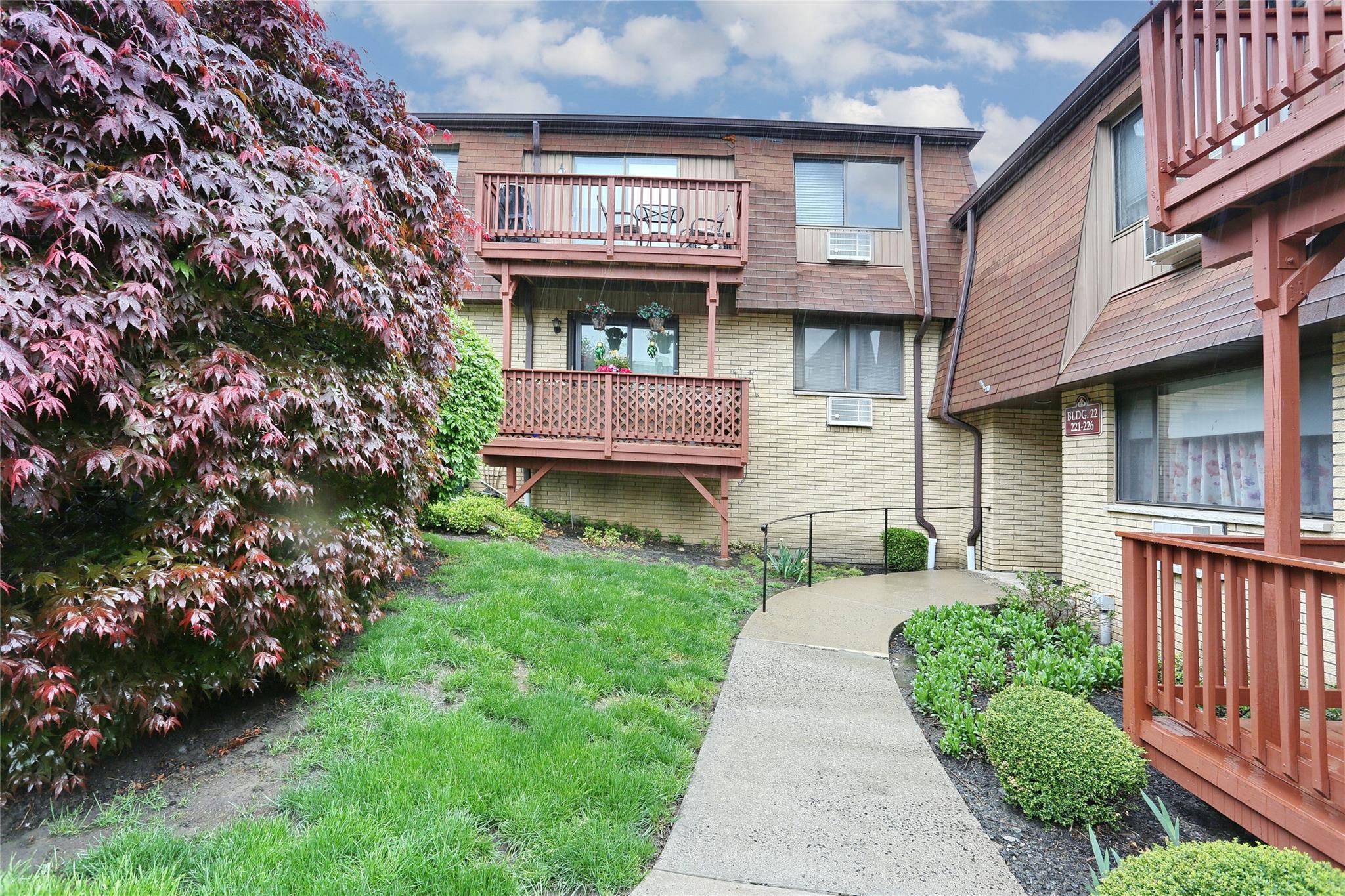 Pomona, NY 10970,221 Richard CT