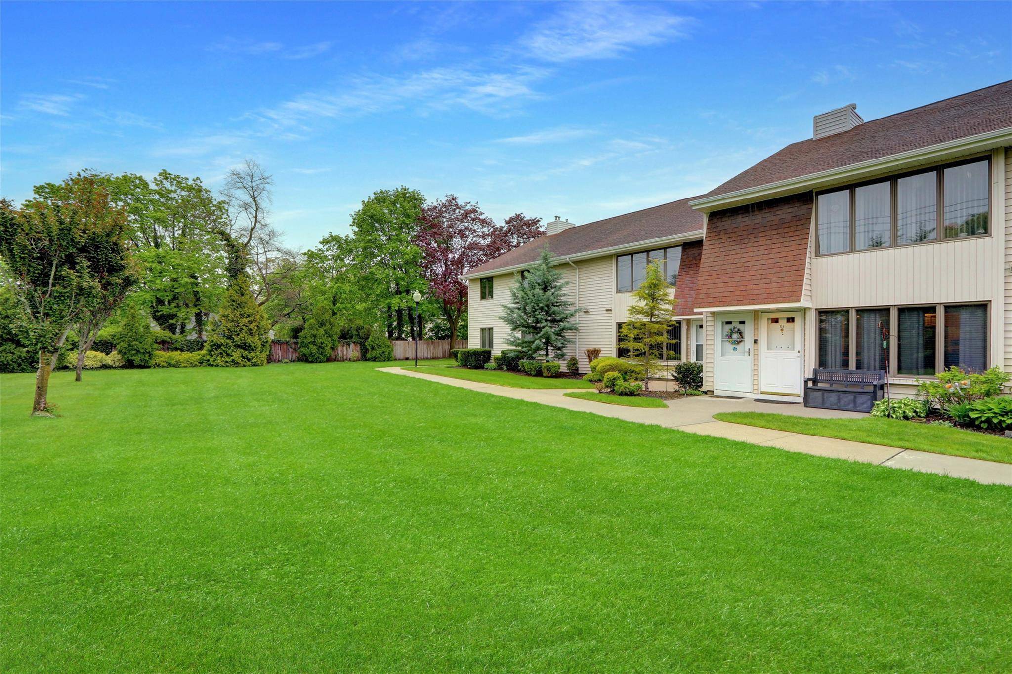 East Islip, NY 11730,20 Laurel Ave #83