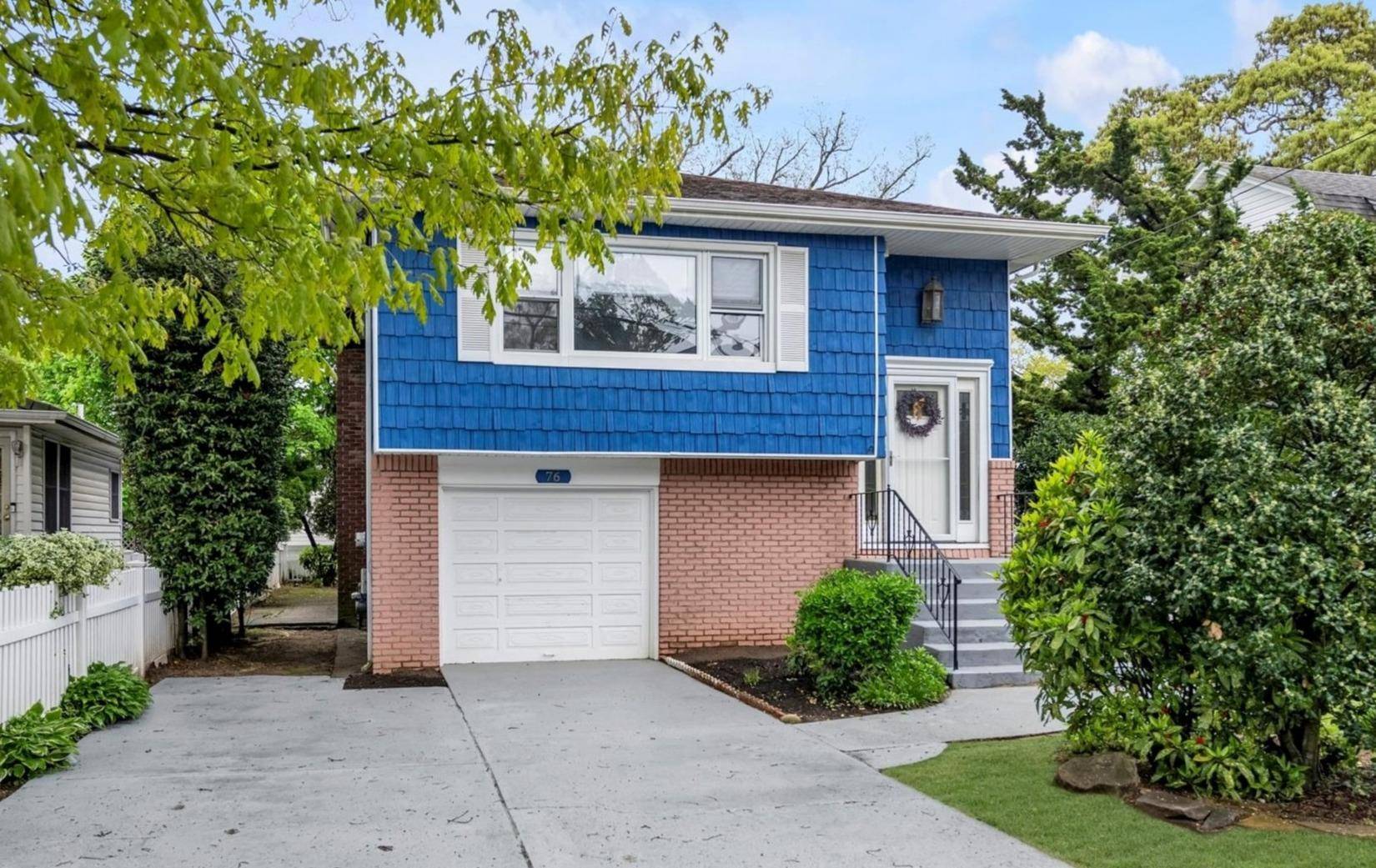 Lynbrook, NY 11563,76 Melrose AVE