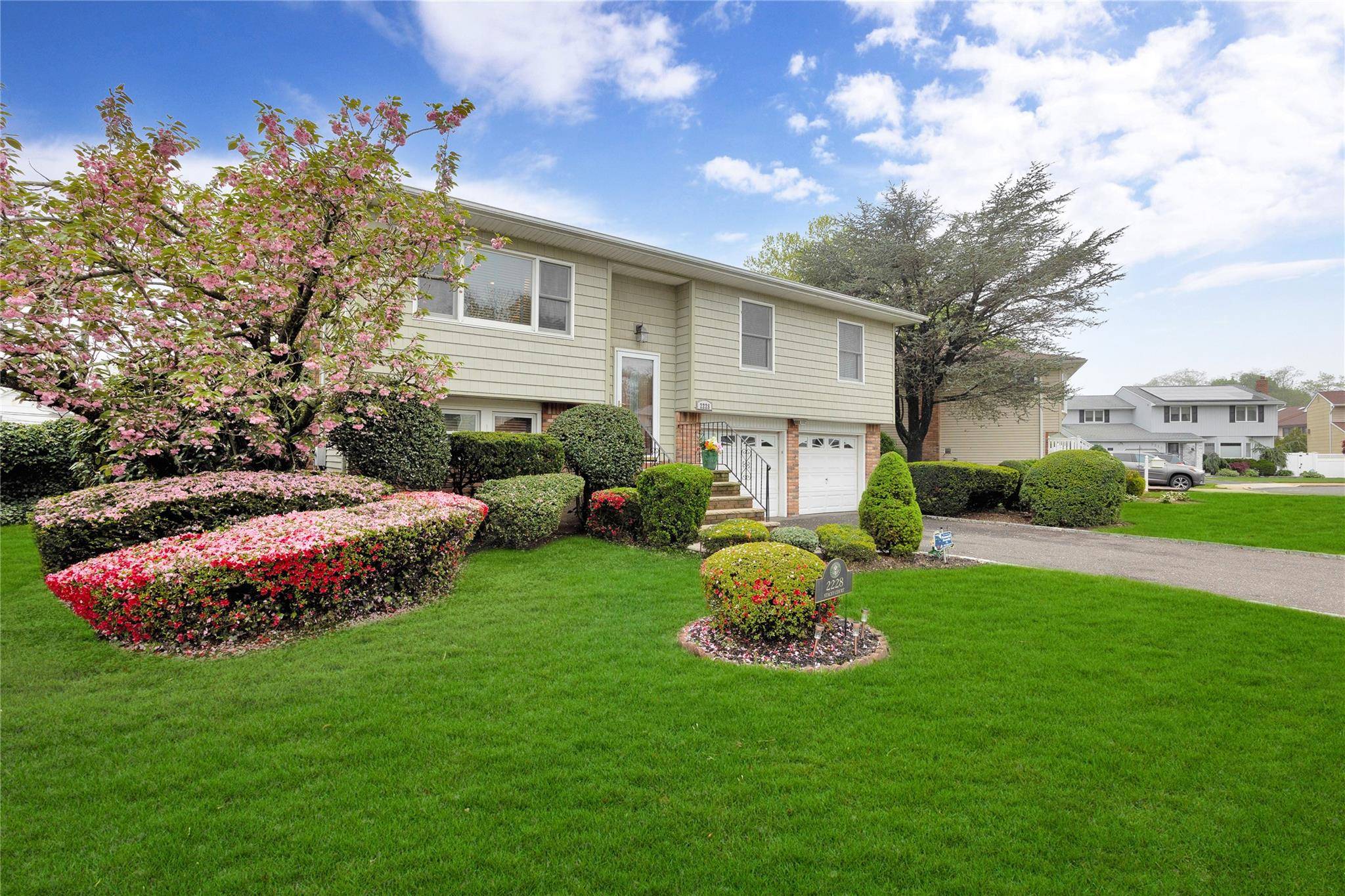 North Bellmore, NY 11710,2228 Stacey CT
