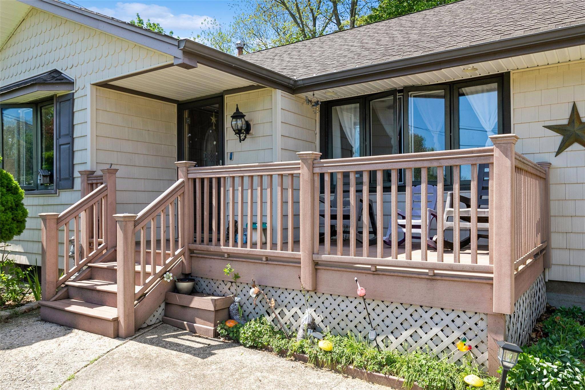 Selden, NY 11784,24 Larry RD