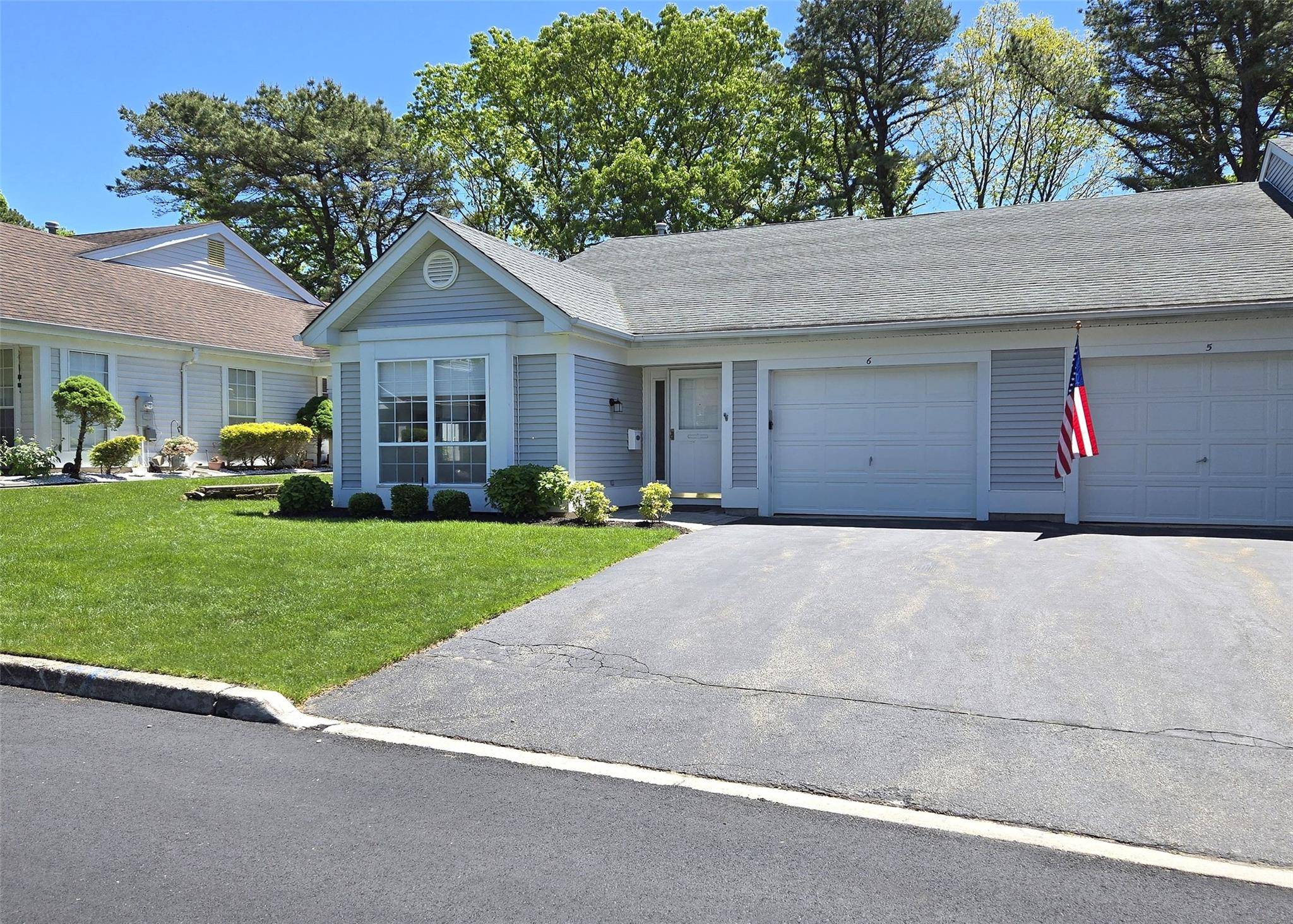 Ridge, NY 11961,6 Brookville CT