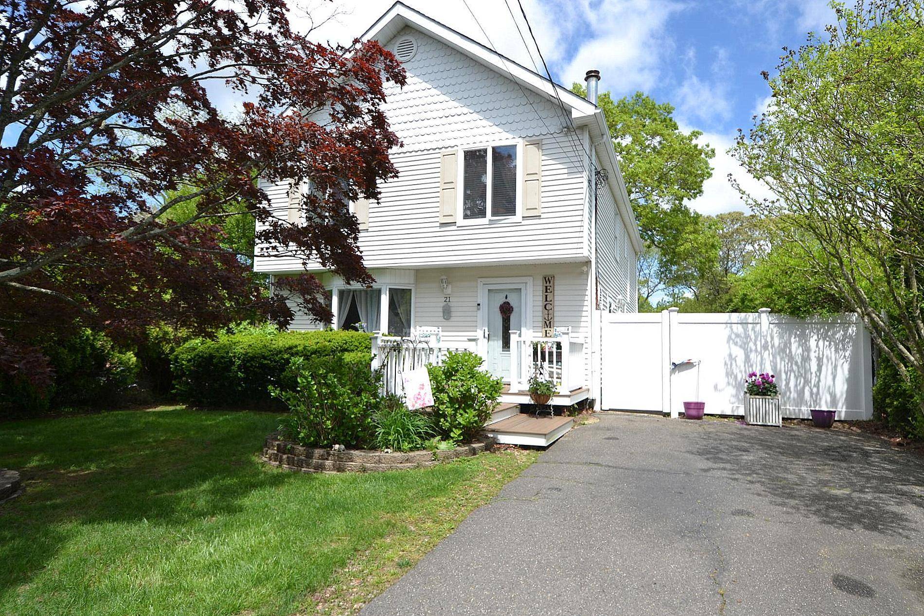 Shirley, NY 11967,21 Northern BLVD