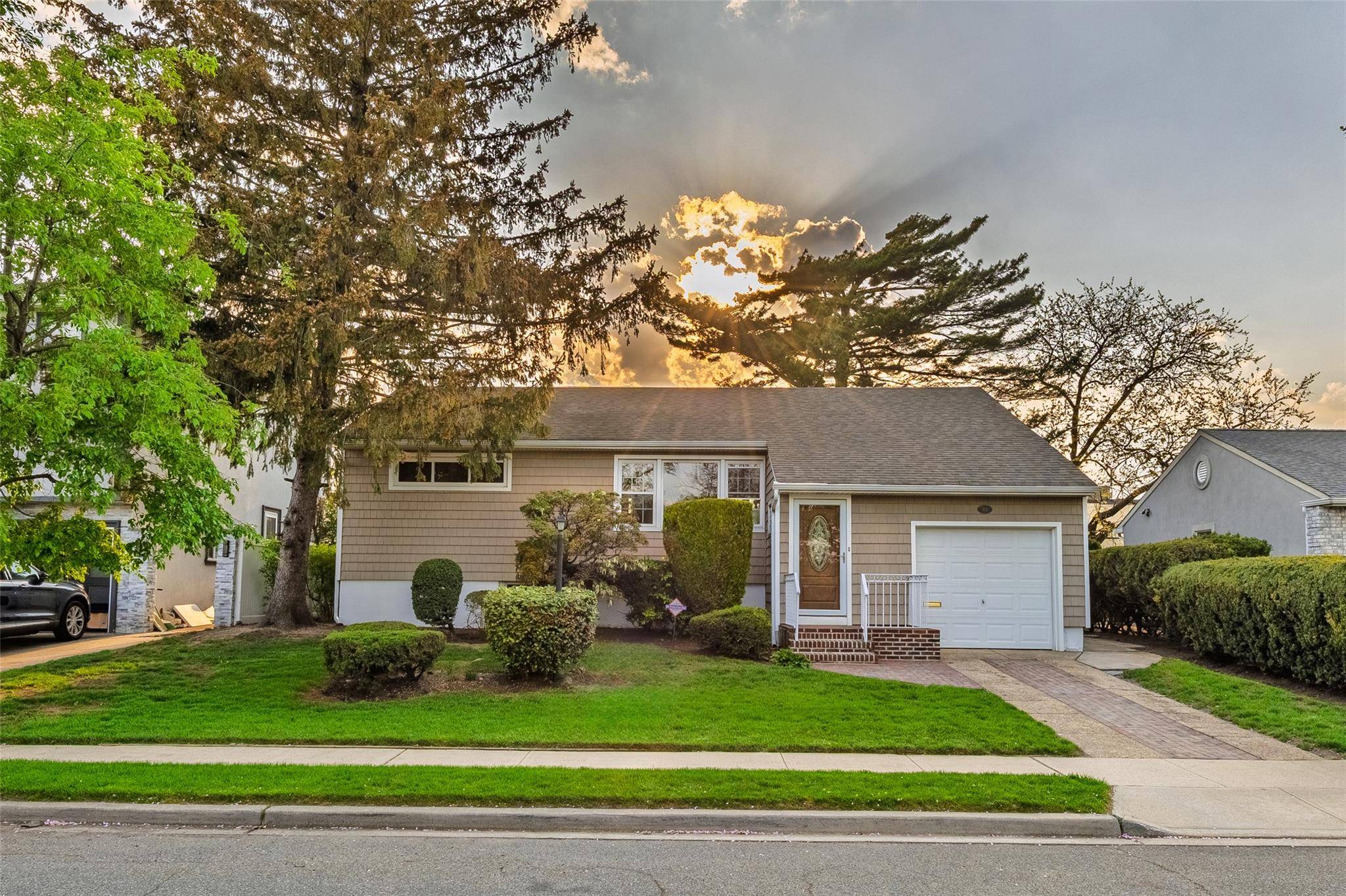 Valley Stream, NY 11581,101 Forest RD