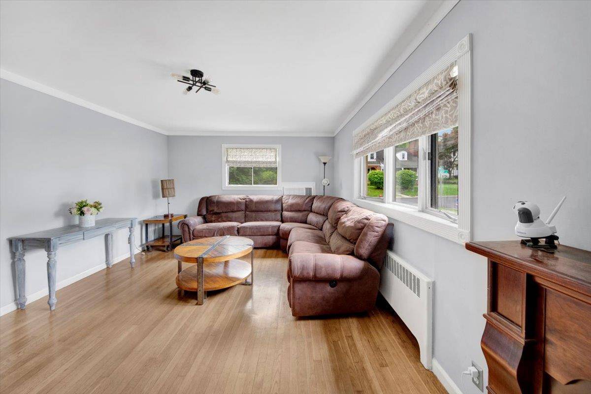 Elmsford, NY 10523,7 Oak ST