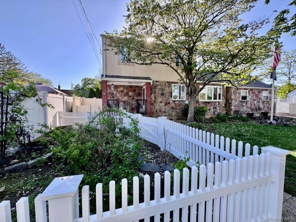 North Bellmore, NY 11710,980 Siems CT