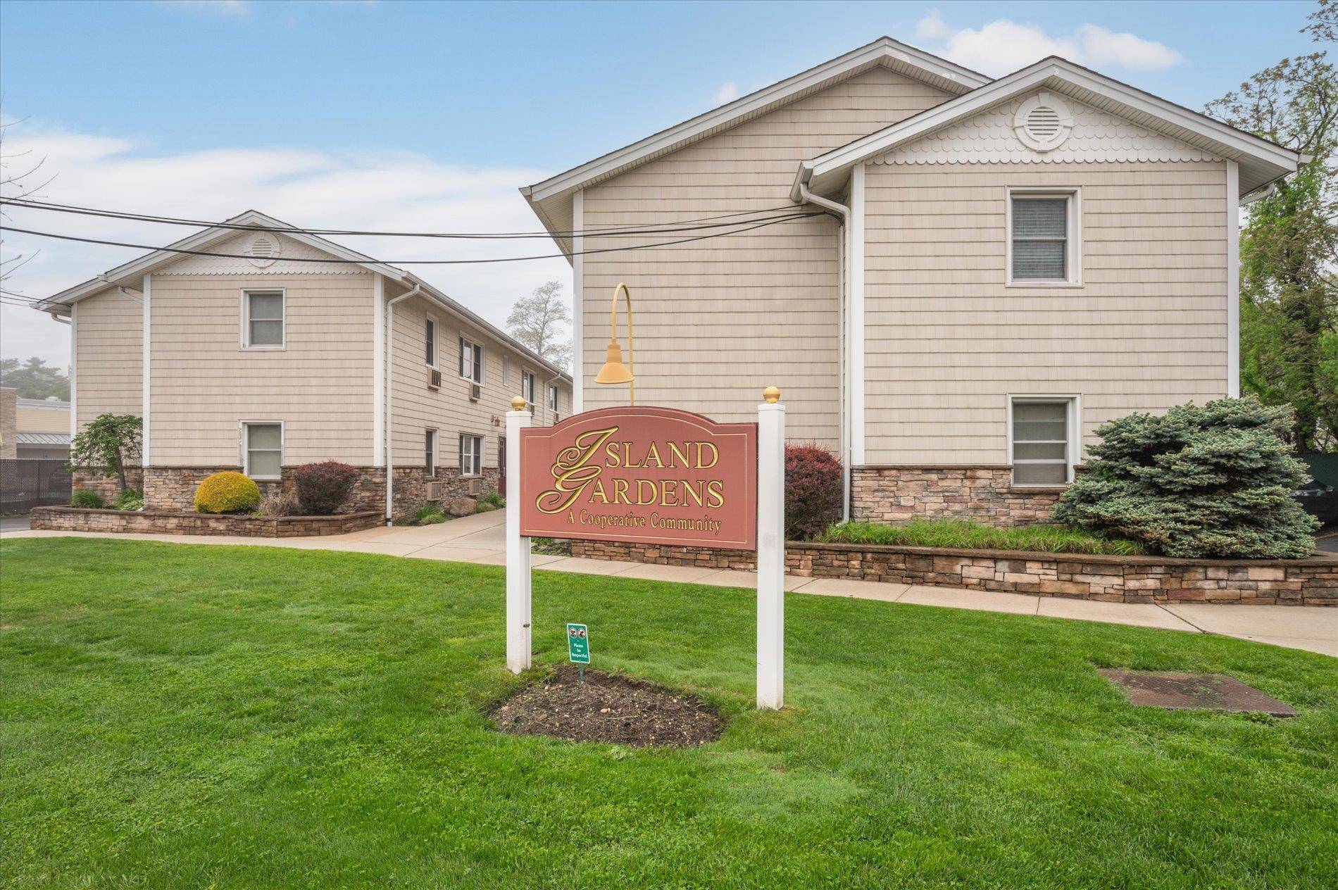 Farmingdale, NY 11735,490 Main ST #13C