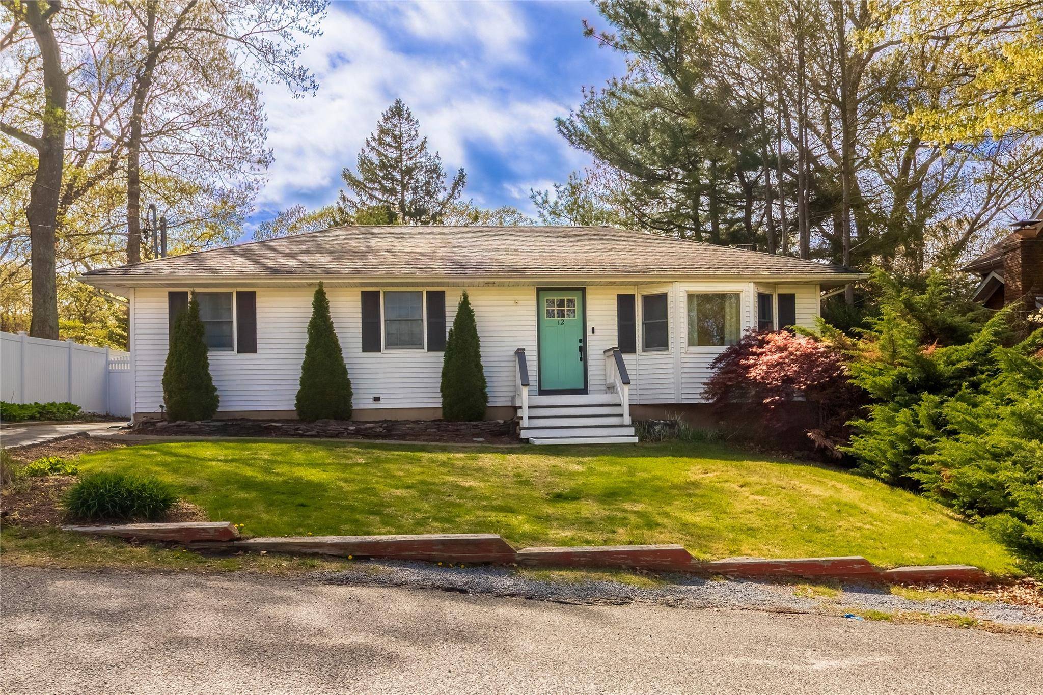 Sound Beach, NY 11789,12 Sea Cliff RD