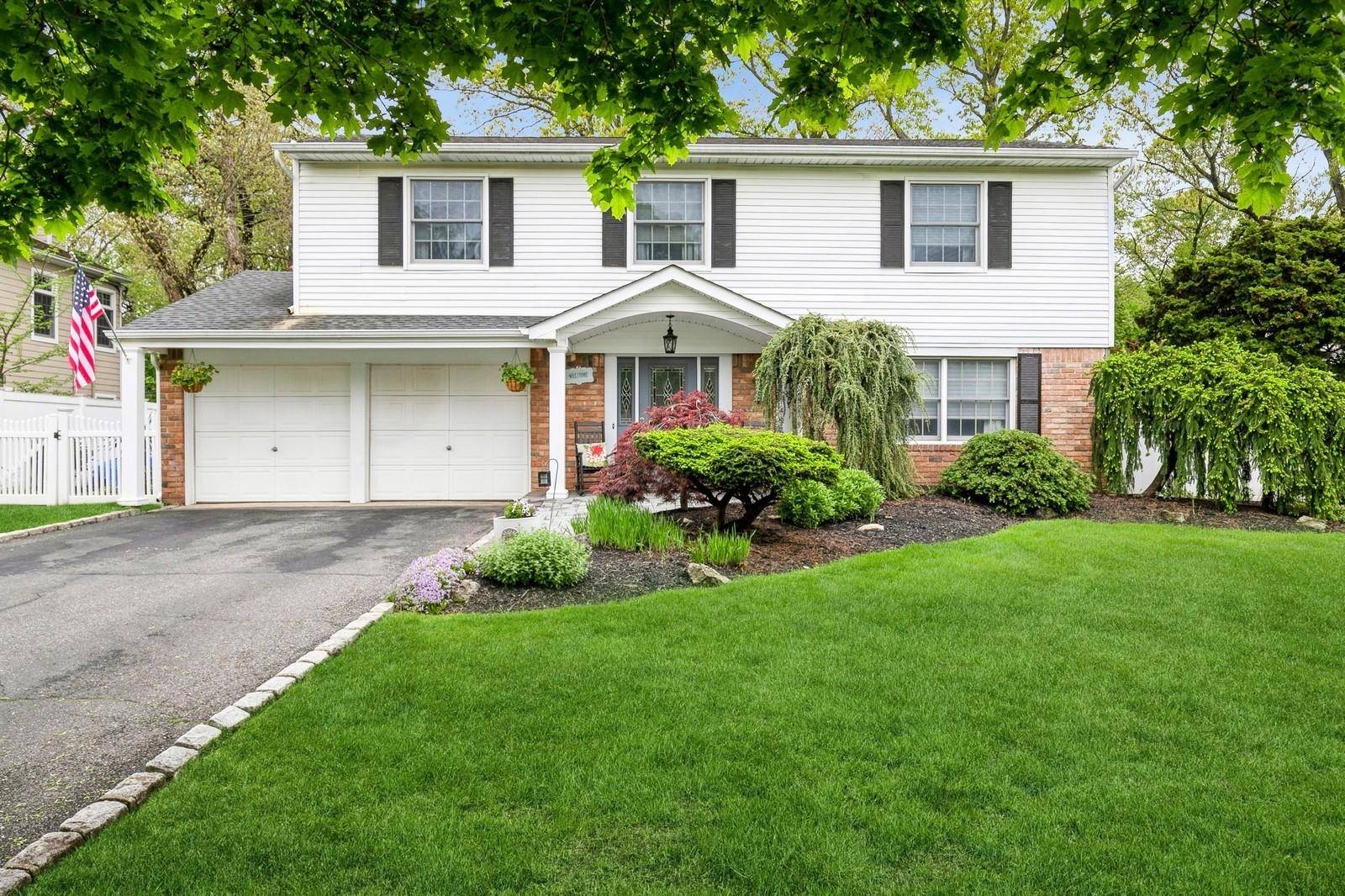 Nesconset, NY 11767,23 Dover Hill DR