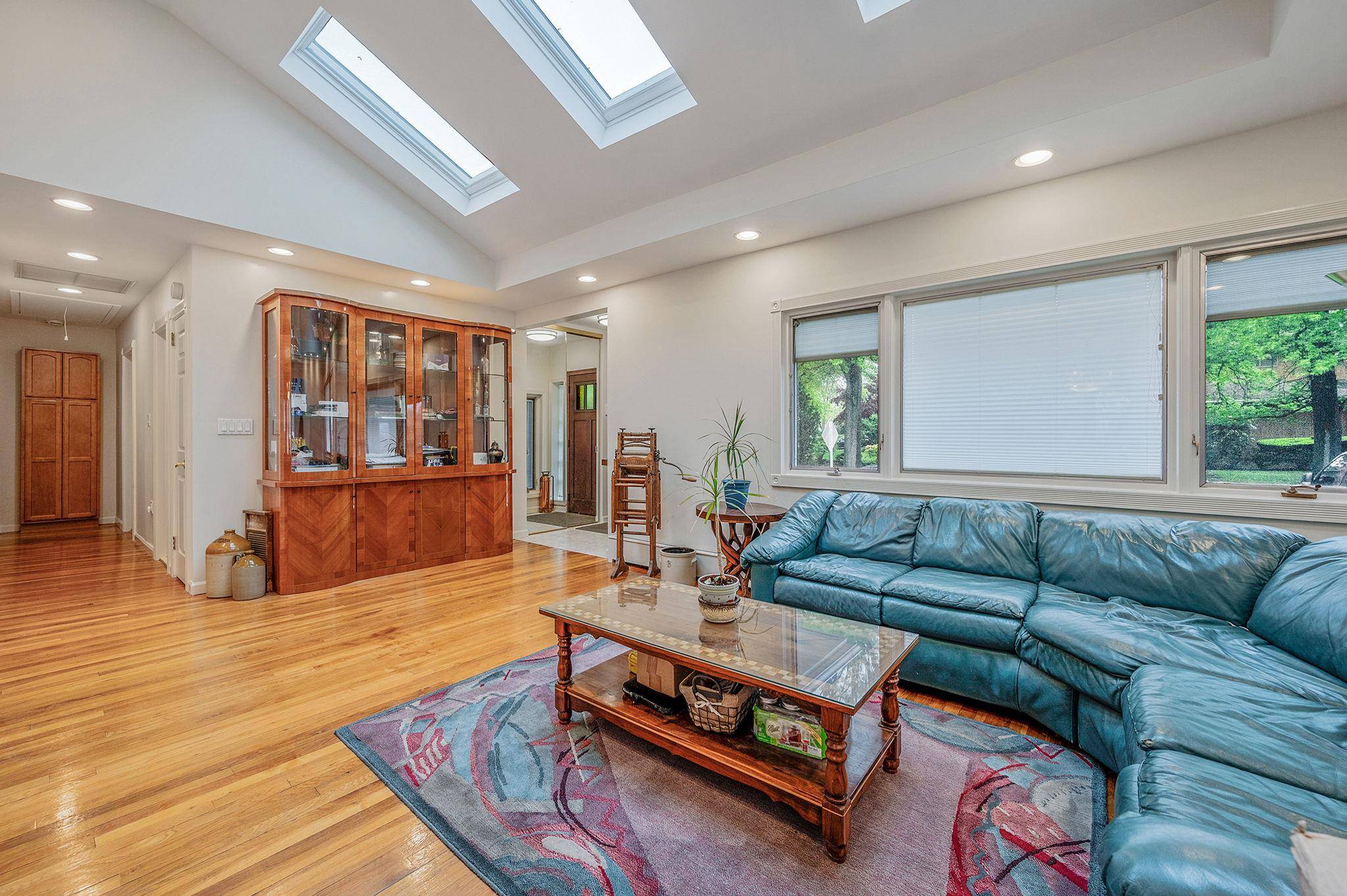 East Meadow, NY 11554,444 Glenwood LN