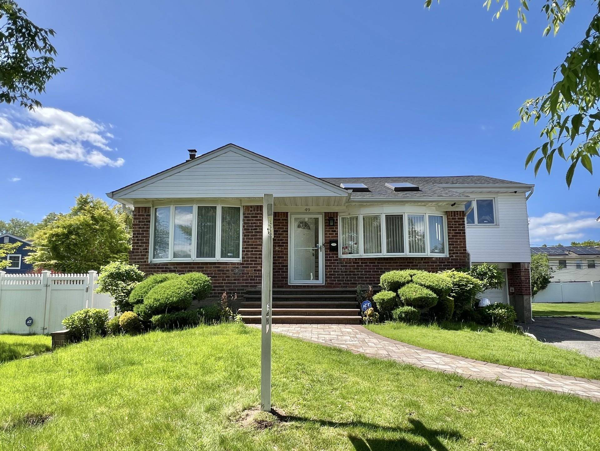 Jericho, NY 11590,49 Bruce Ln