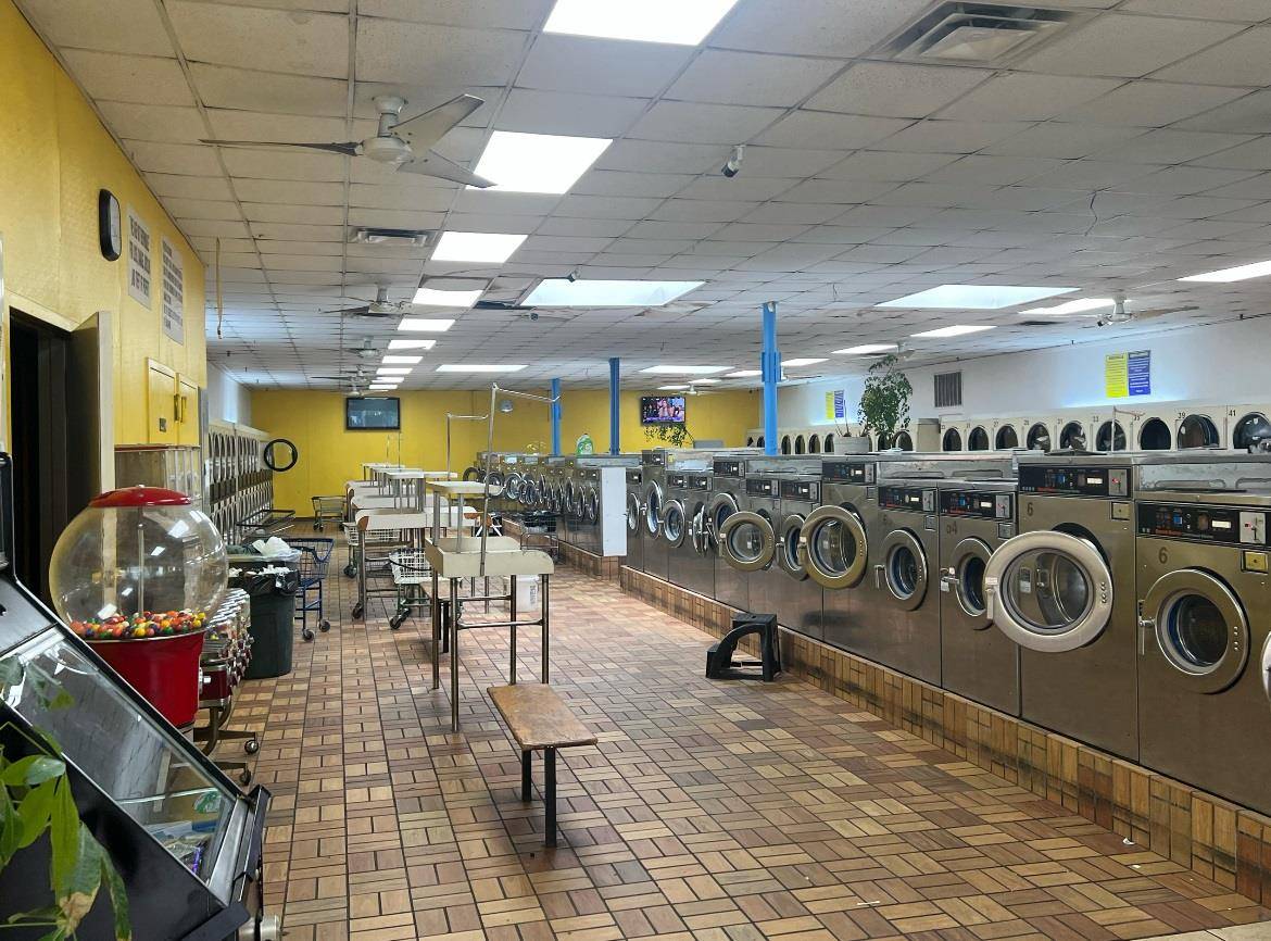 Ridgewood, NY 11385,18-14/16 Putnam Ave