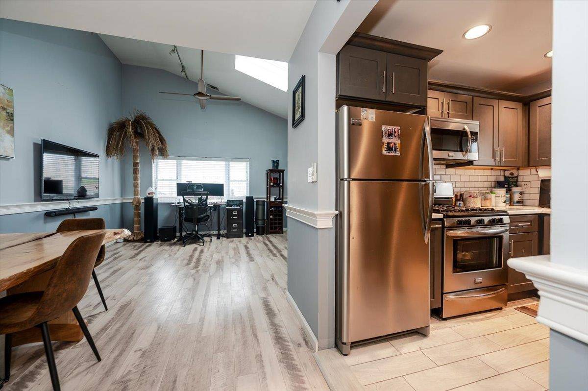 Long Beach, NY 11561,537 E Broadway #2