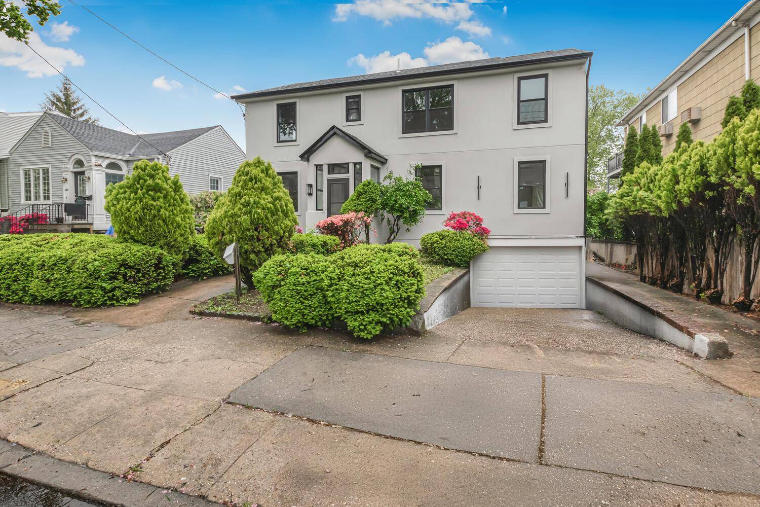 Yonkers, NY 10704,147 Florence ST