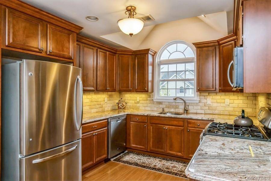 Dix Hills, NY 11746,156 Christine DR