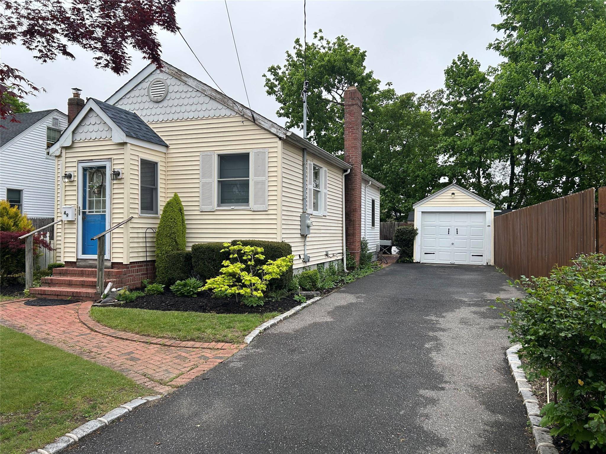West Islip, NY 11795,49 Sutton CT